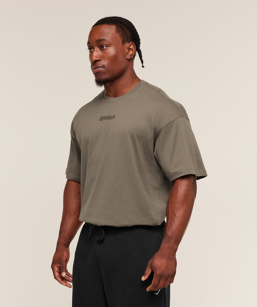gymshark-olde-english-t-shirt-ss-tops-brown-aw25