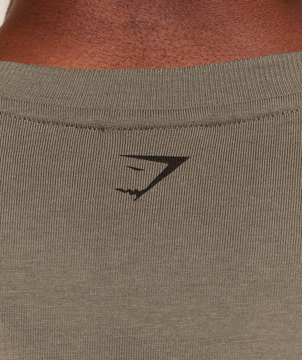 gymshark-olde-english-t-shirt-ss-tops-brown-aw25