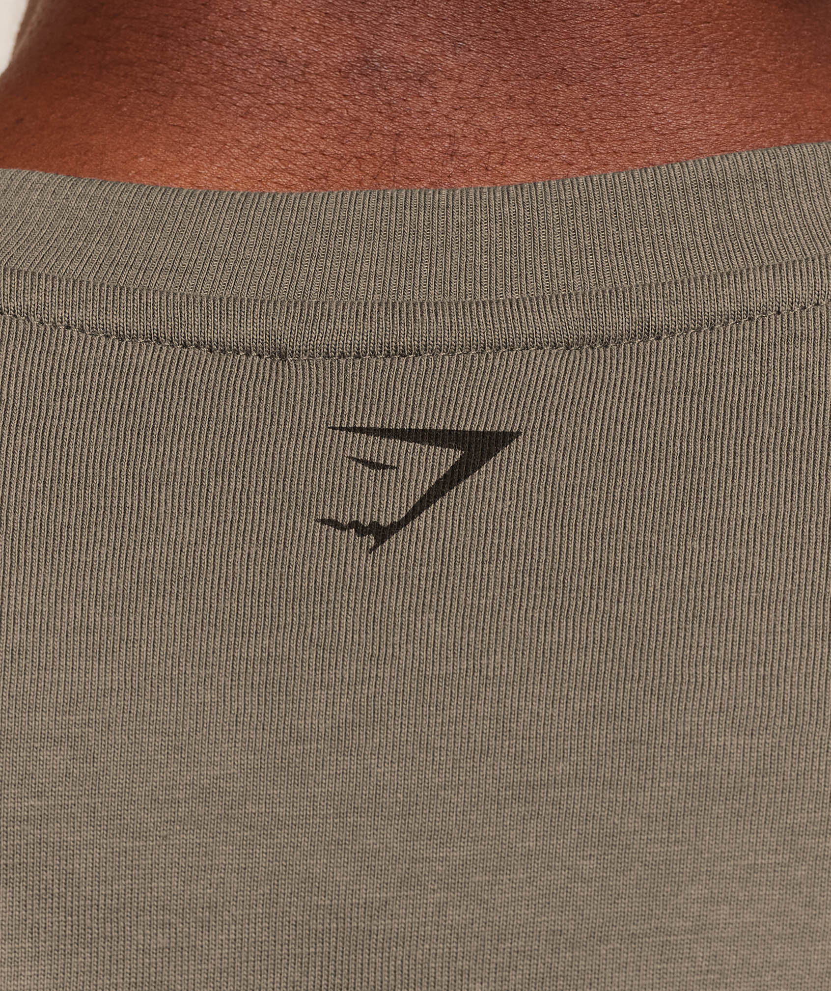 gymshark-olde-english-t-shirt-ss-tops-brown-aw25