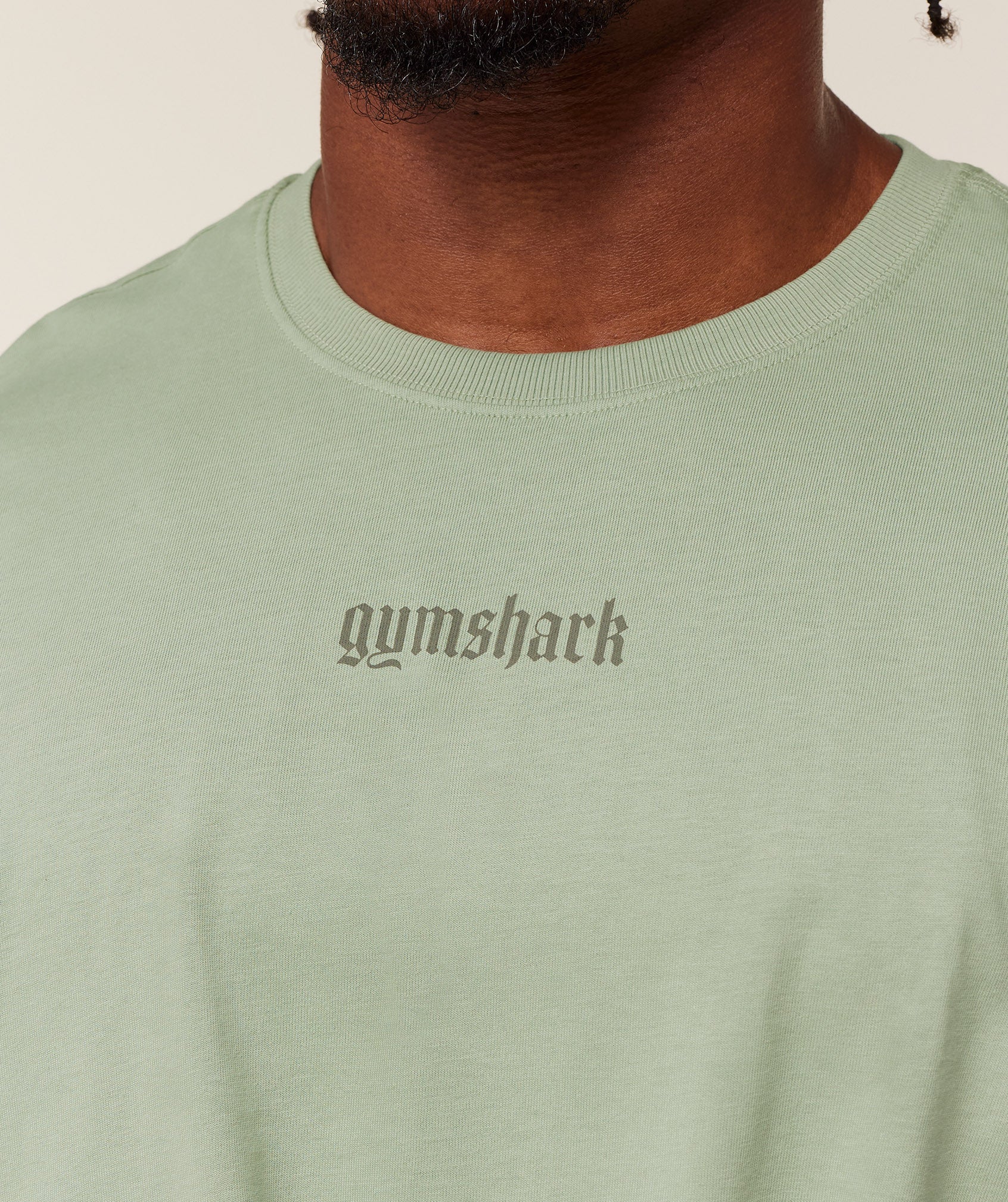 gymshark-olde-english-t-shirt-ss-tops-green-ss26