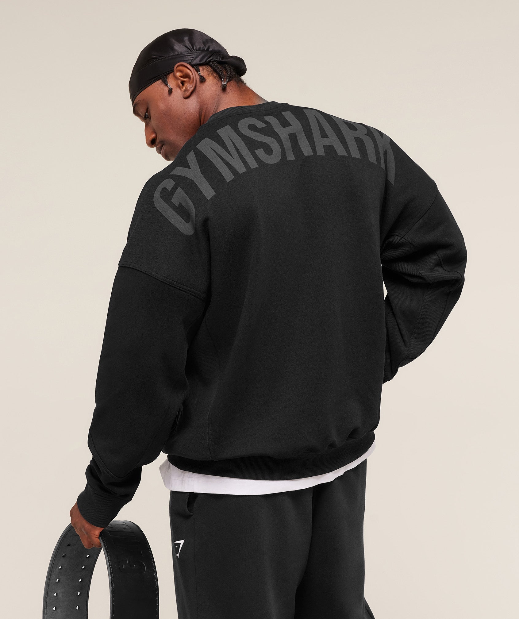 gymshark-power-crew-pullovers-black-aw25