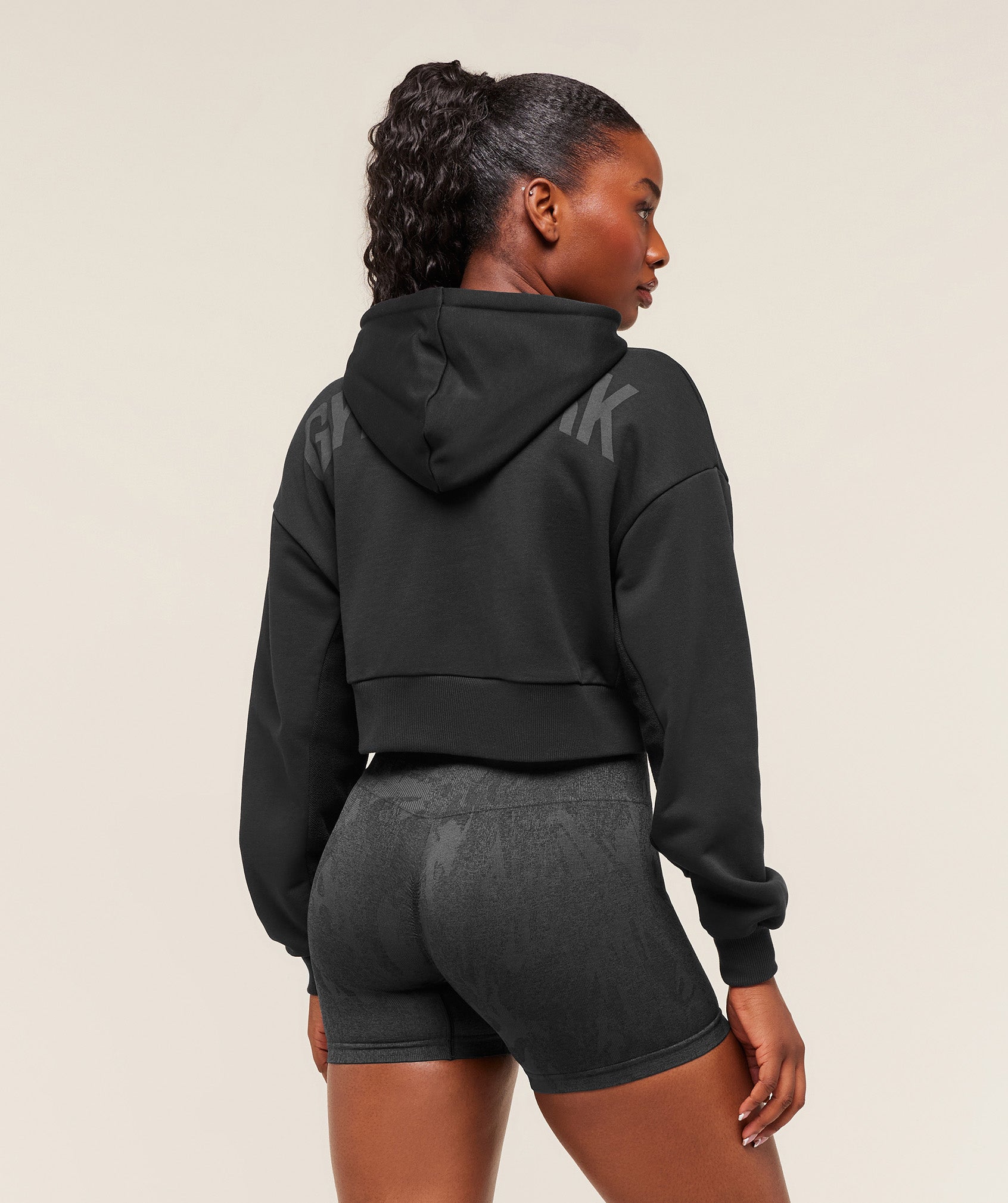 gymshark-power-midi-zip-hoodie-pullovers-black-aw25
