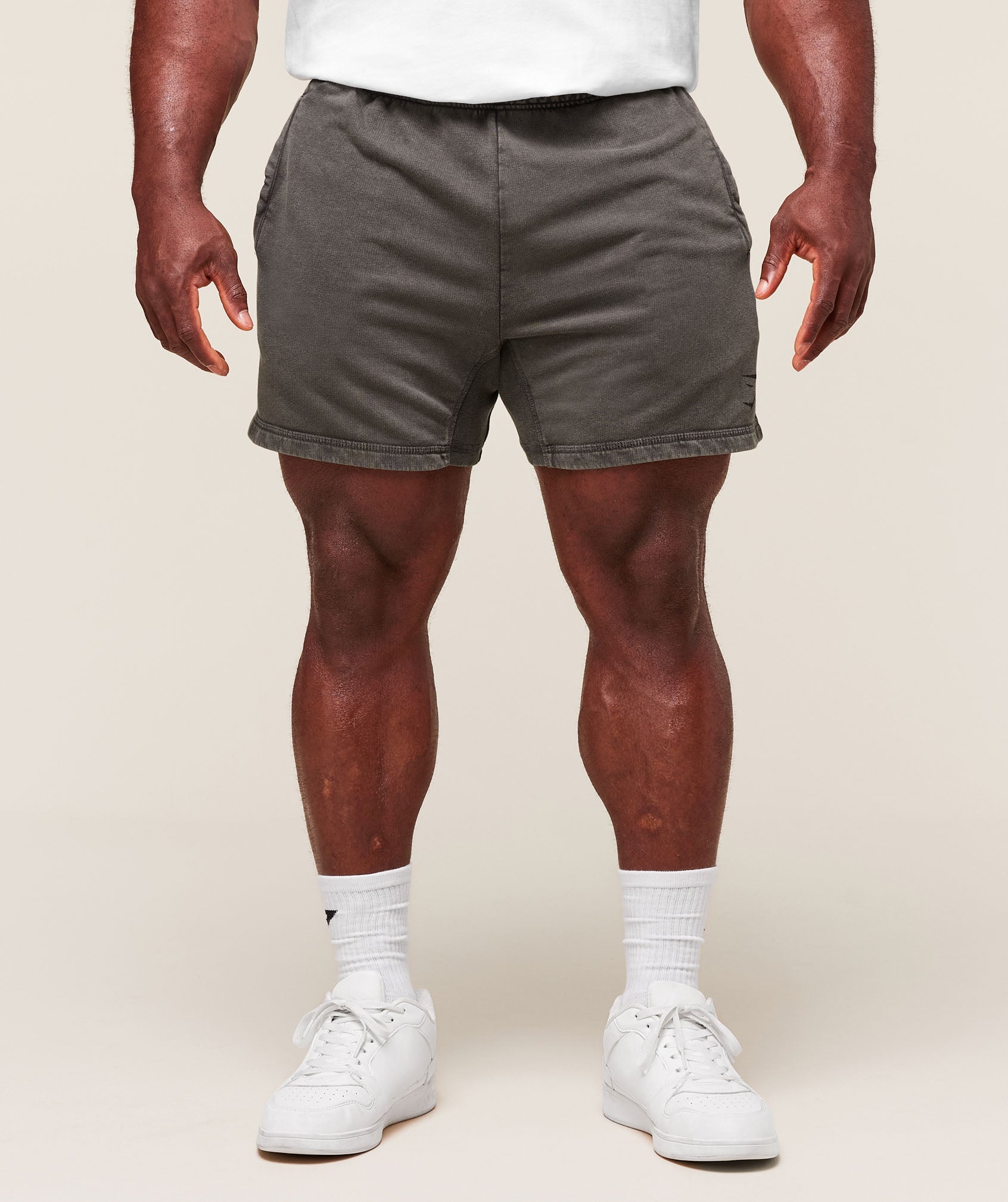 gymshark-heritage-5-shorts-onyx-grey-aw23