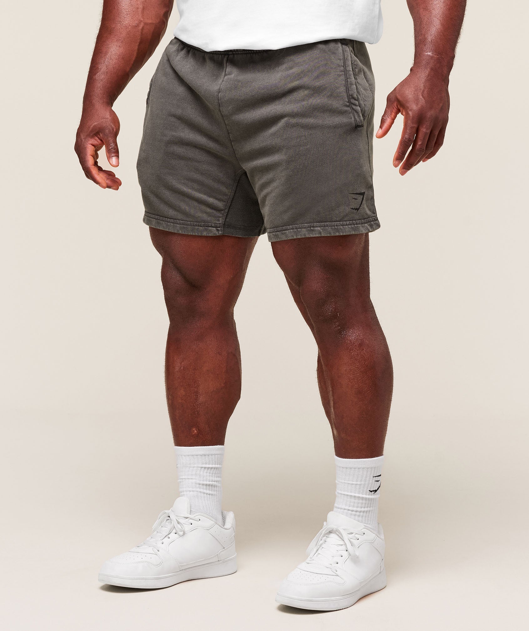 gymshark-heritage-5-shorts-onyx-grey-aw23