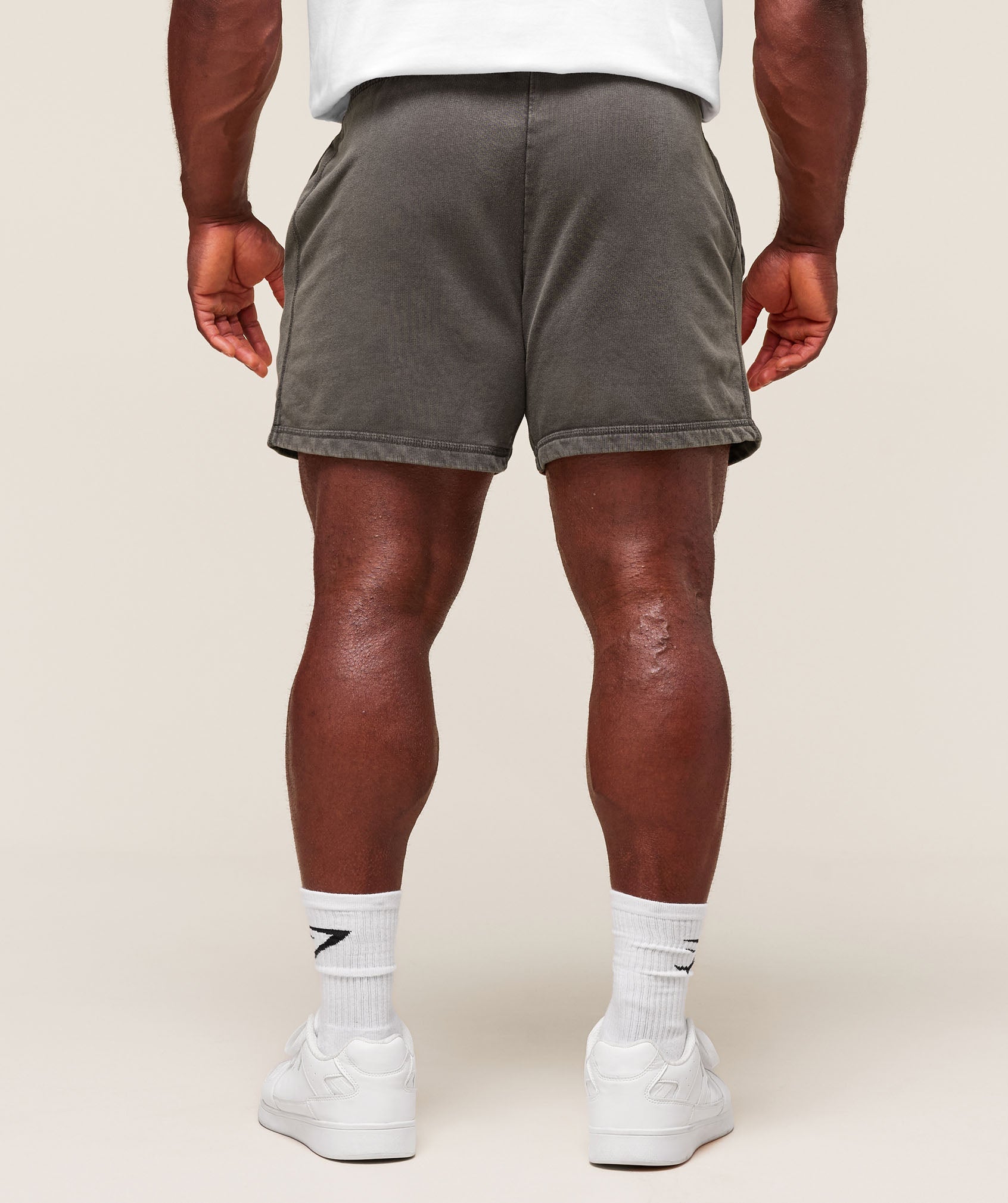gymshark-heritage-5-shorts-onyx-grey-aw23