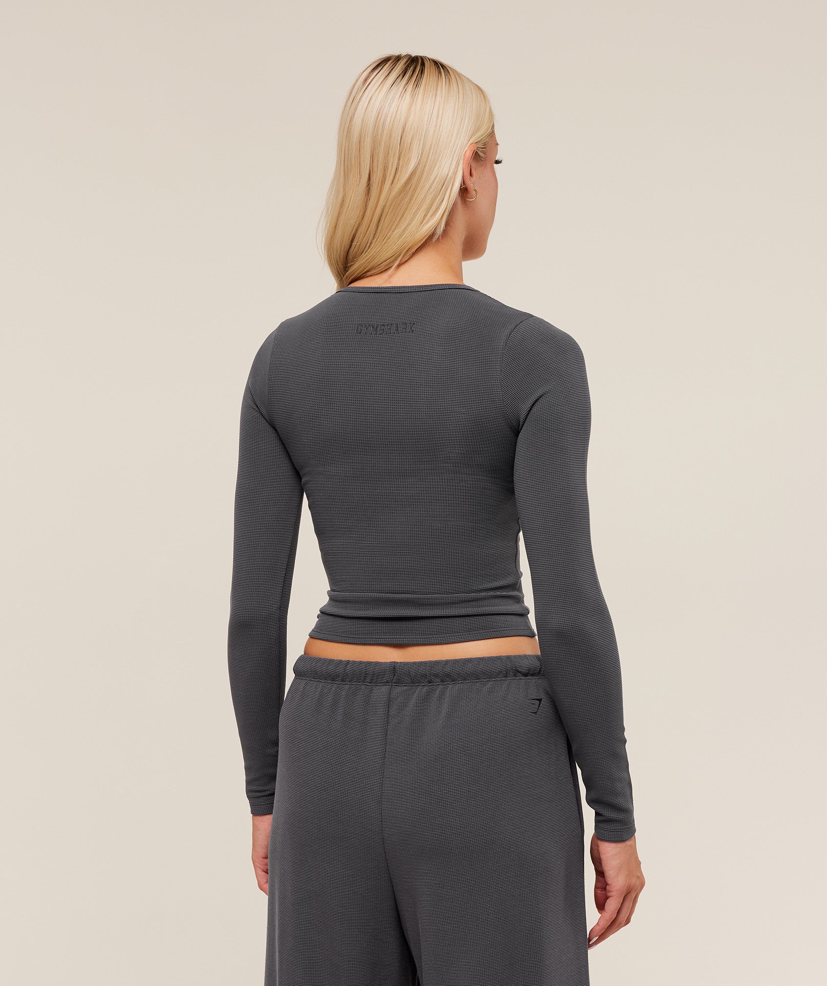 gymshark-waffle-long-sleeve-top-ls-tops-grey-aw25