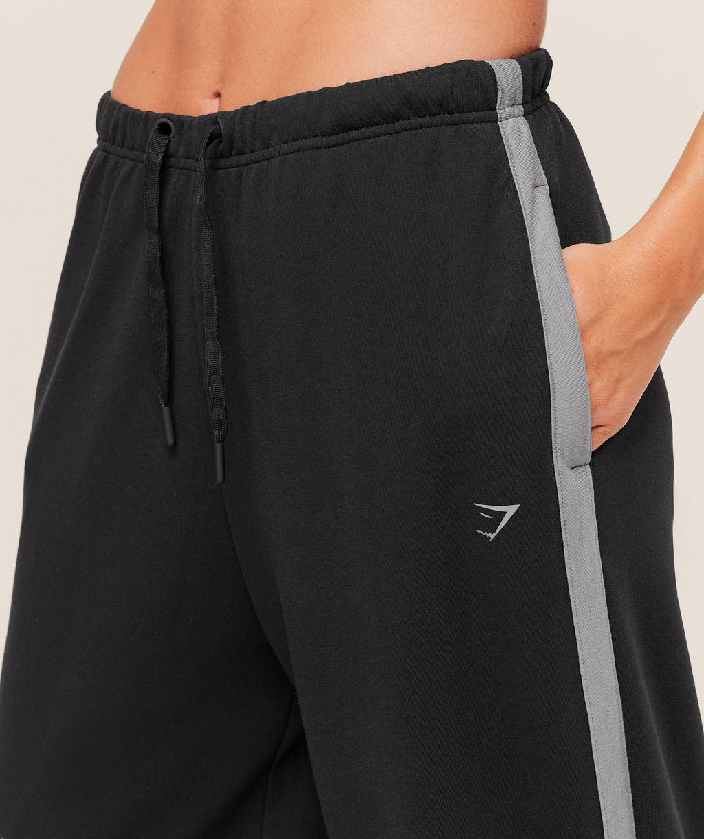 gymshark-retro-stripe-snap-pant-pants-black-aw25