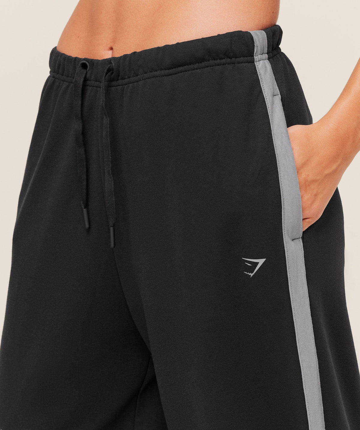 gymshark-retro-stripe-snap-pant-pants-black-aw25