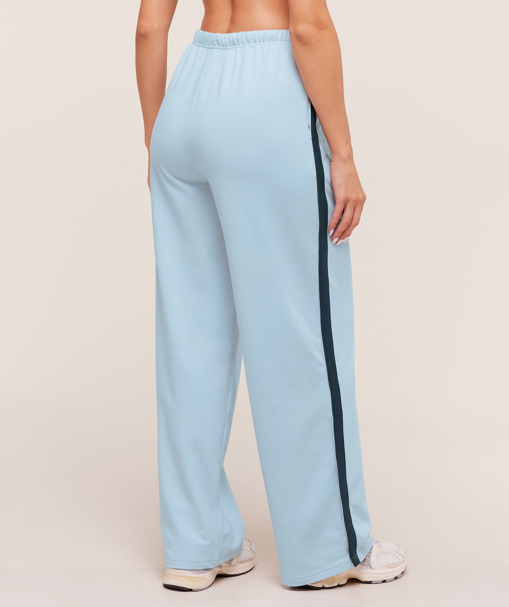 gymshark-retro-stripe-snap-pant-pants-blue-aw25