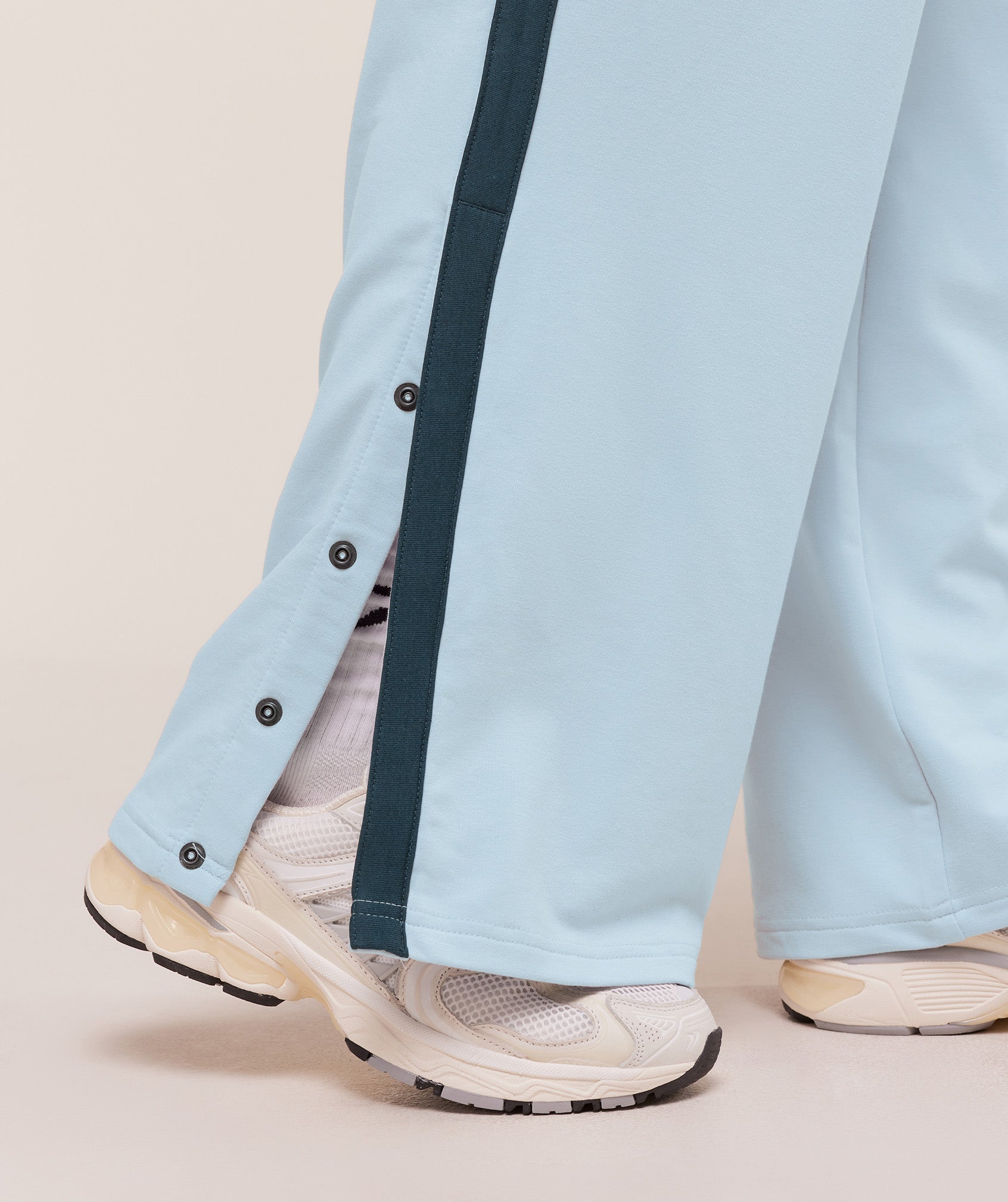 gymshark-retro-stripe-snap-pant-pants-blue-aw25