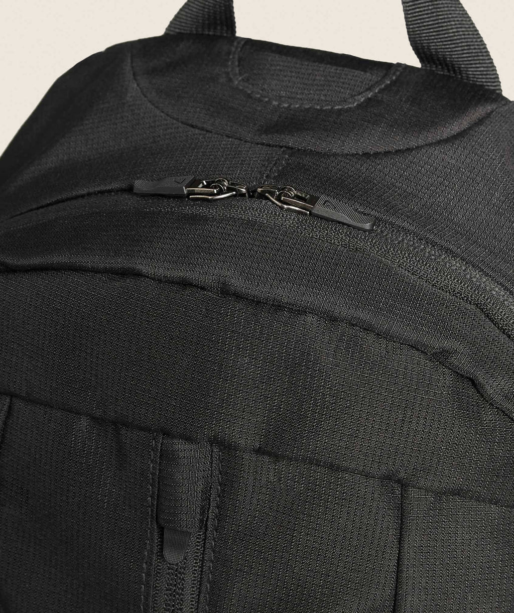 gymshark-running-backpack-black-aw24