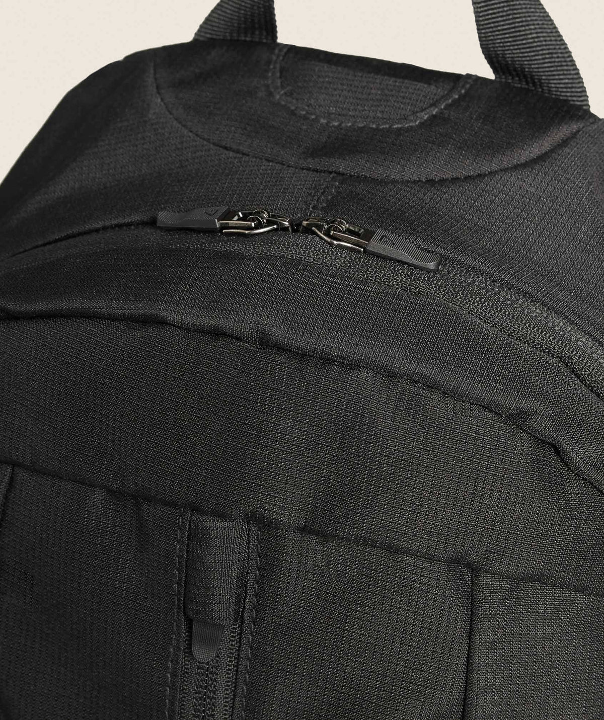 gymshark-running-backpack-black-aw24