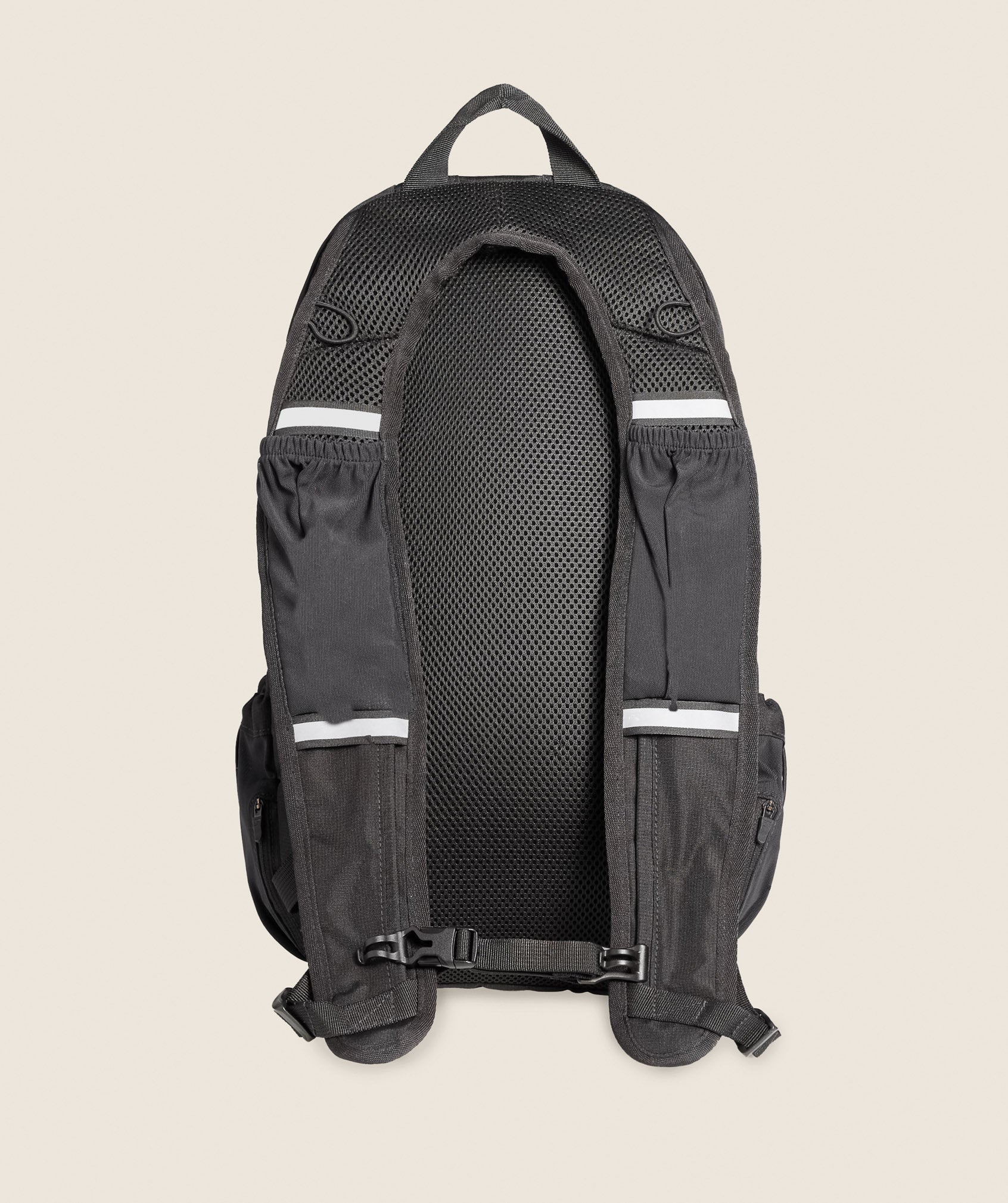 gymshark-running-backpack-black-aw24