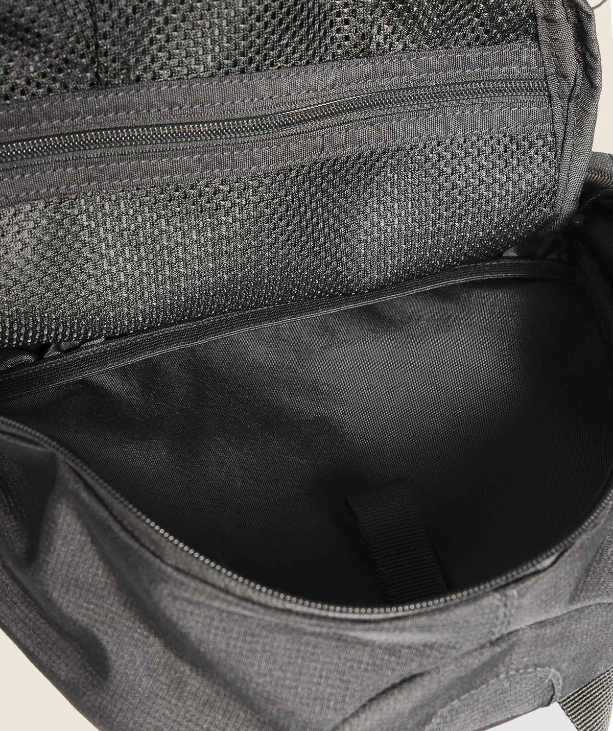 gymshark-running-backpack-black-aw24