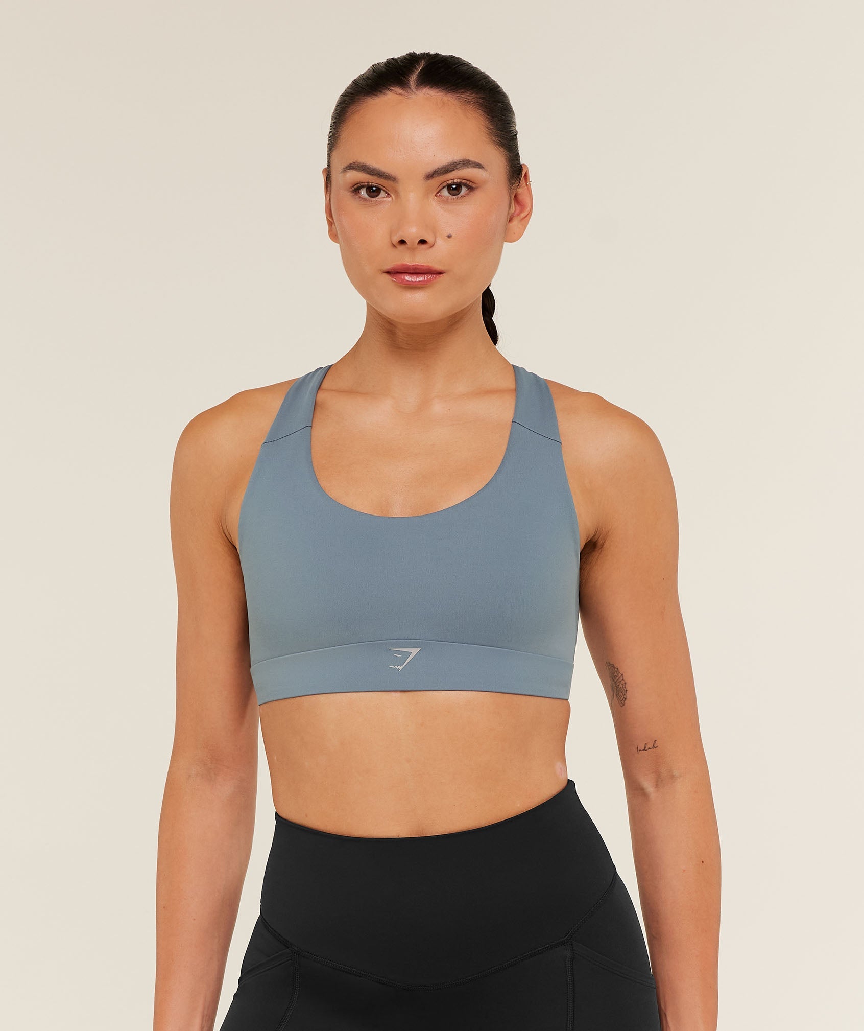 gymshark-medium-support-running-sports-bra-sports-bras-blue-ss26-b6b7s-uctm