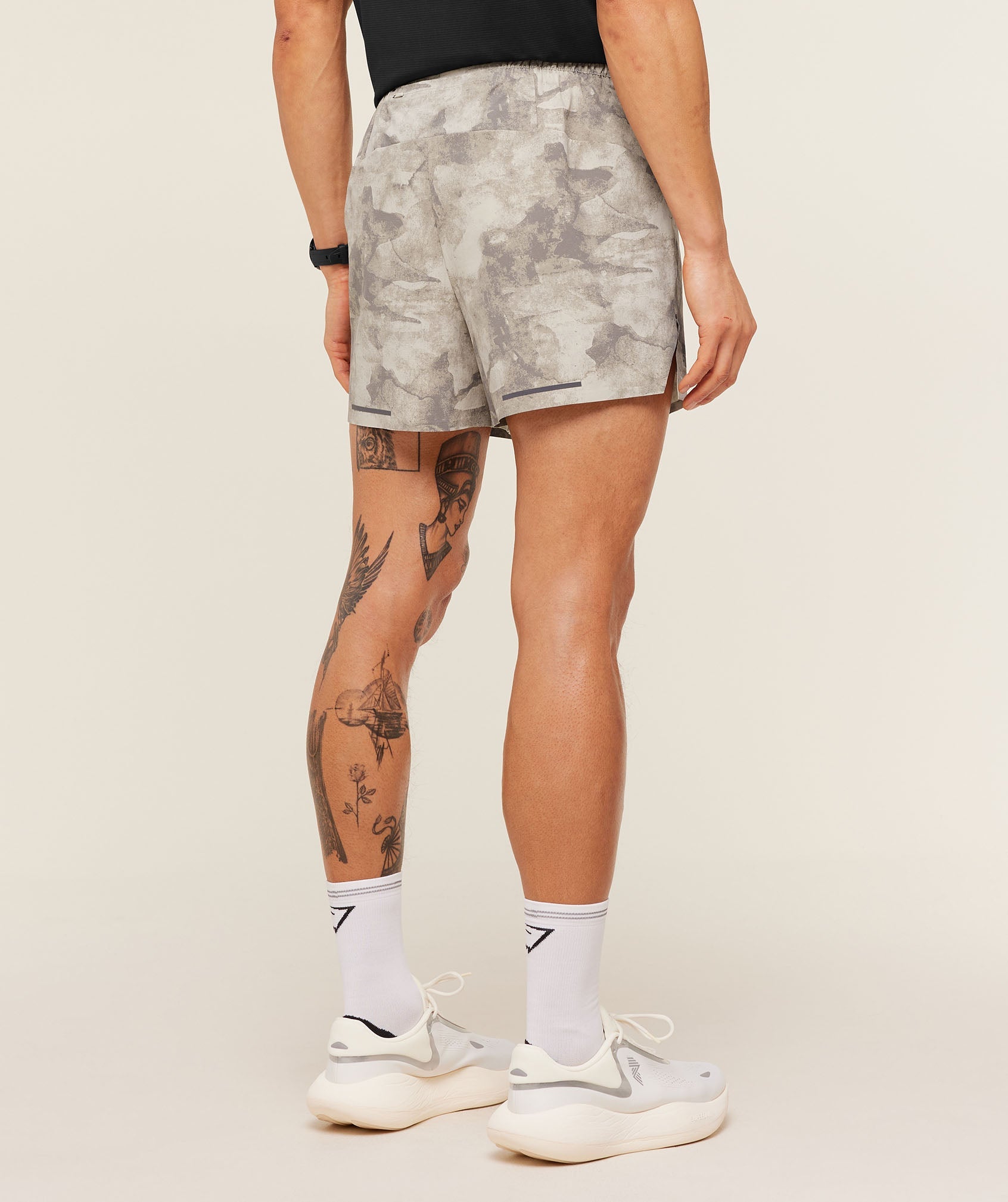 gymshark-running-elite-5-short-shorts-grey-ss25-1