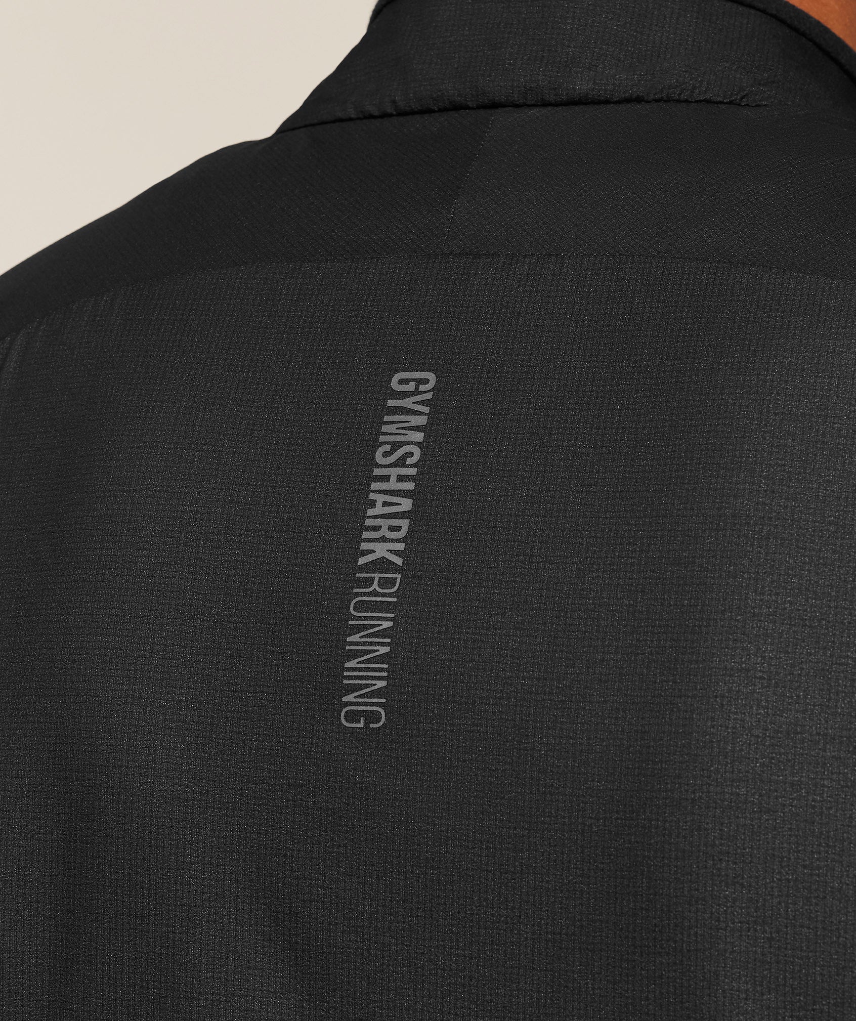 gymshark-running-elite-lightweight-gilet-jackets-outerwear-black-ss25