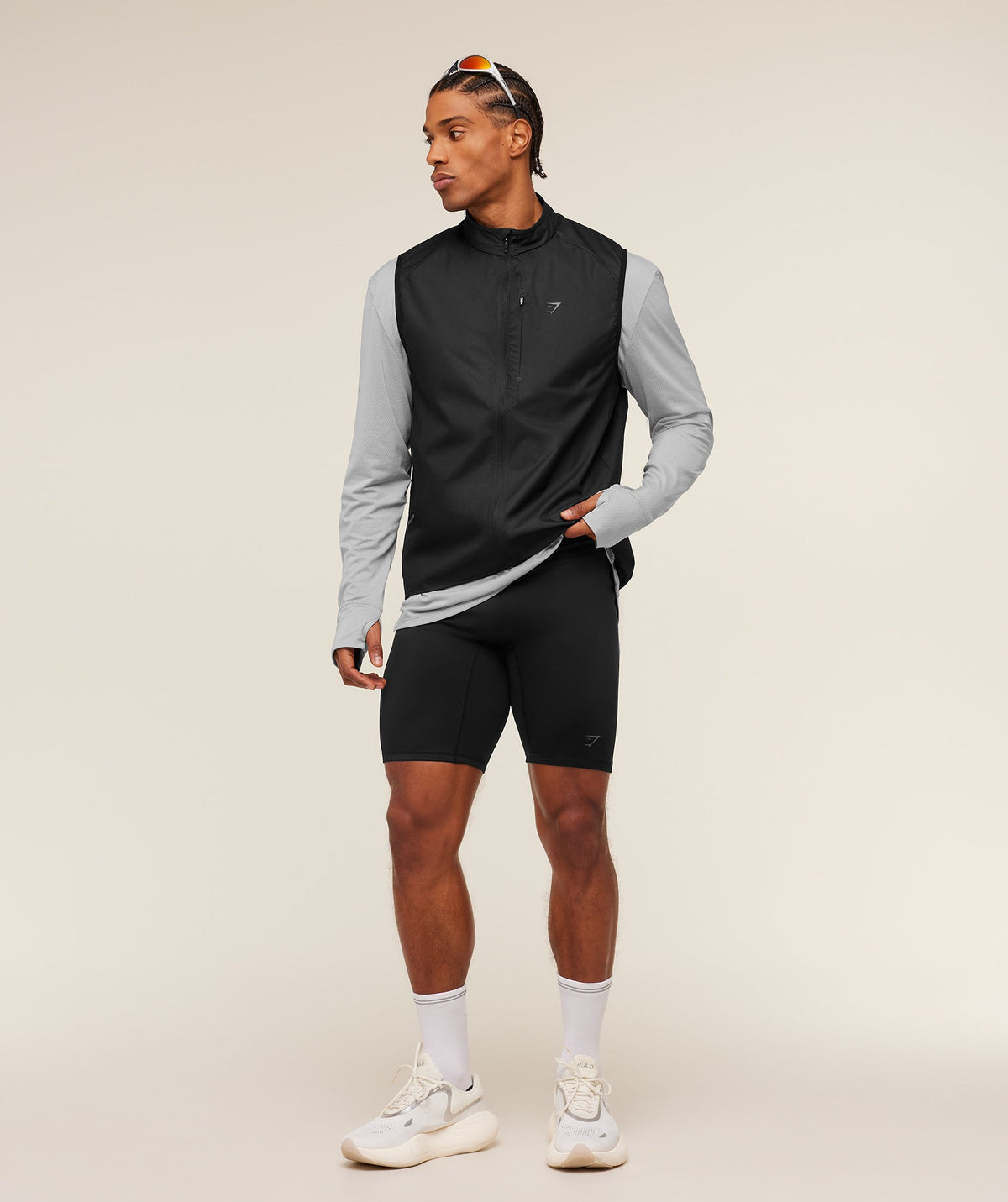 gymshark-running-elite-lightweight-gilet-jackets-outerwear-black-ss25