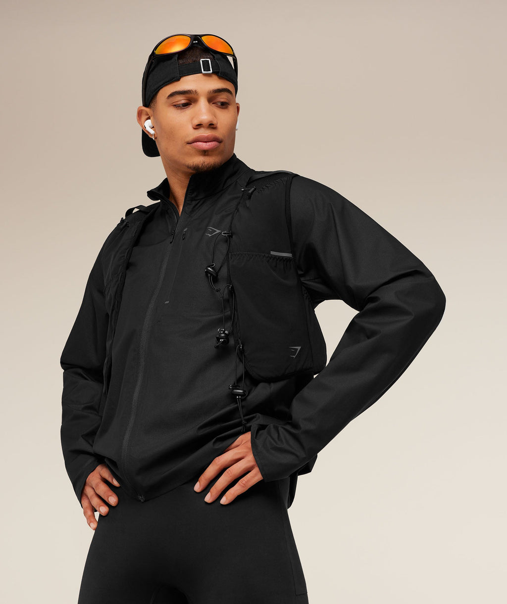 gymshark-running-elite-lightweight-windbreaker-jackets-outerwear-black-ss25