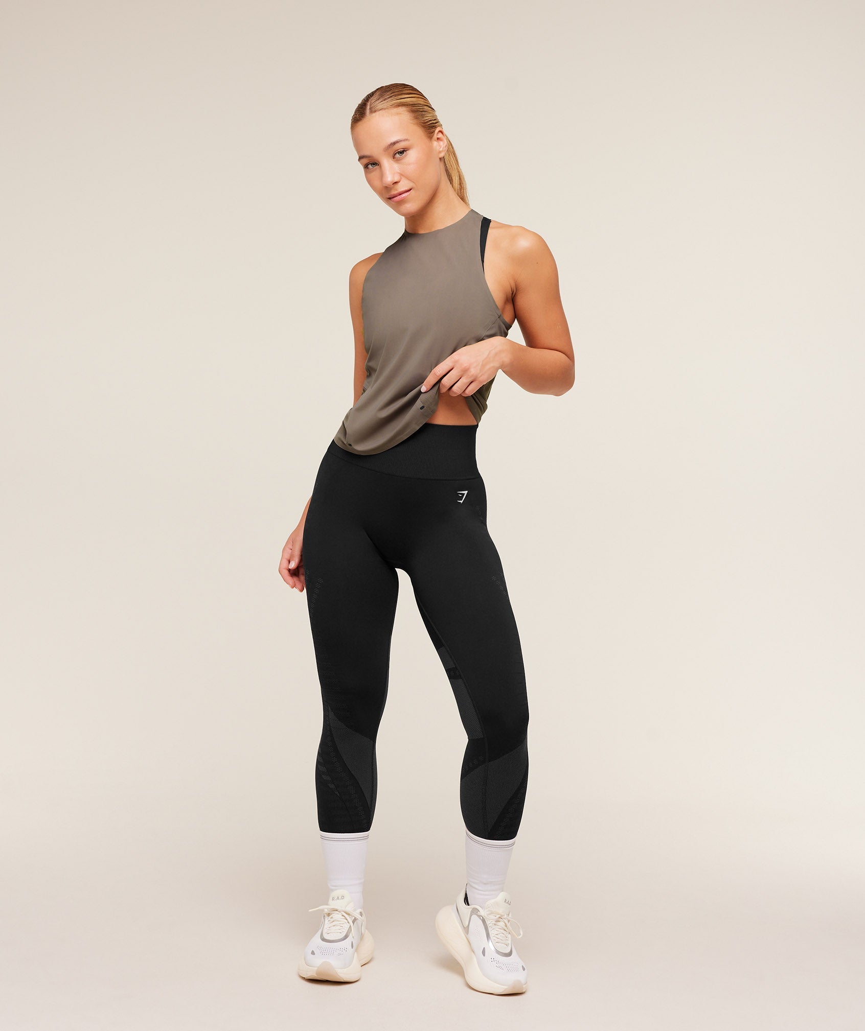 gymshark-running-elite-loose-fit-tank-sleeveless-tops-brown-aw25