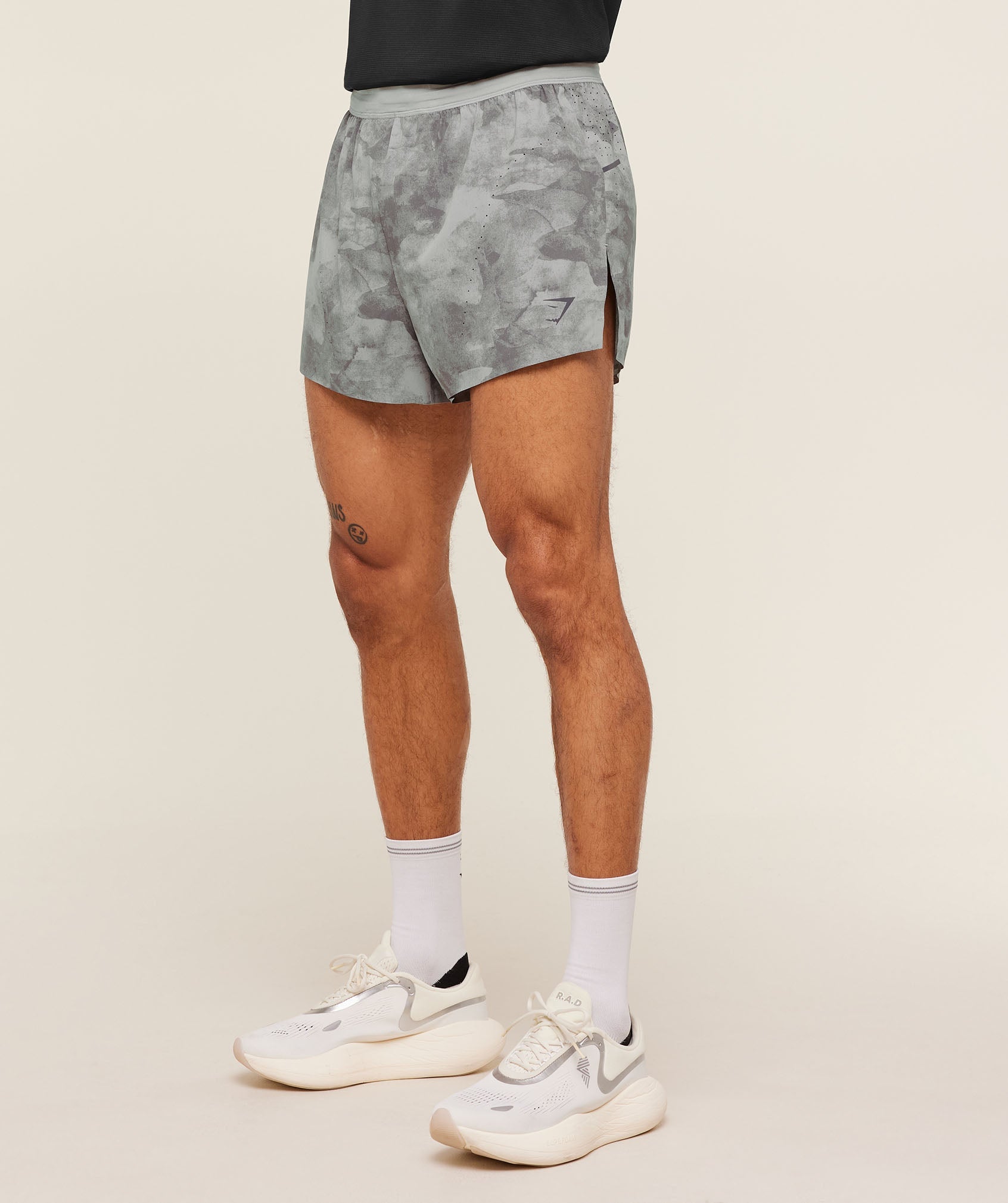 gymshark-running-elite-race-5-short-shorts-grey-aw25