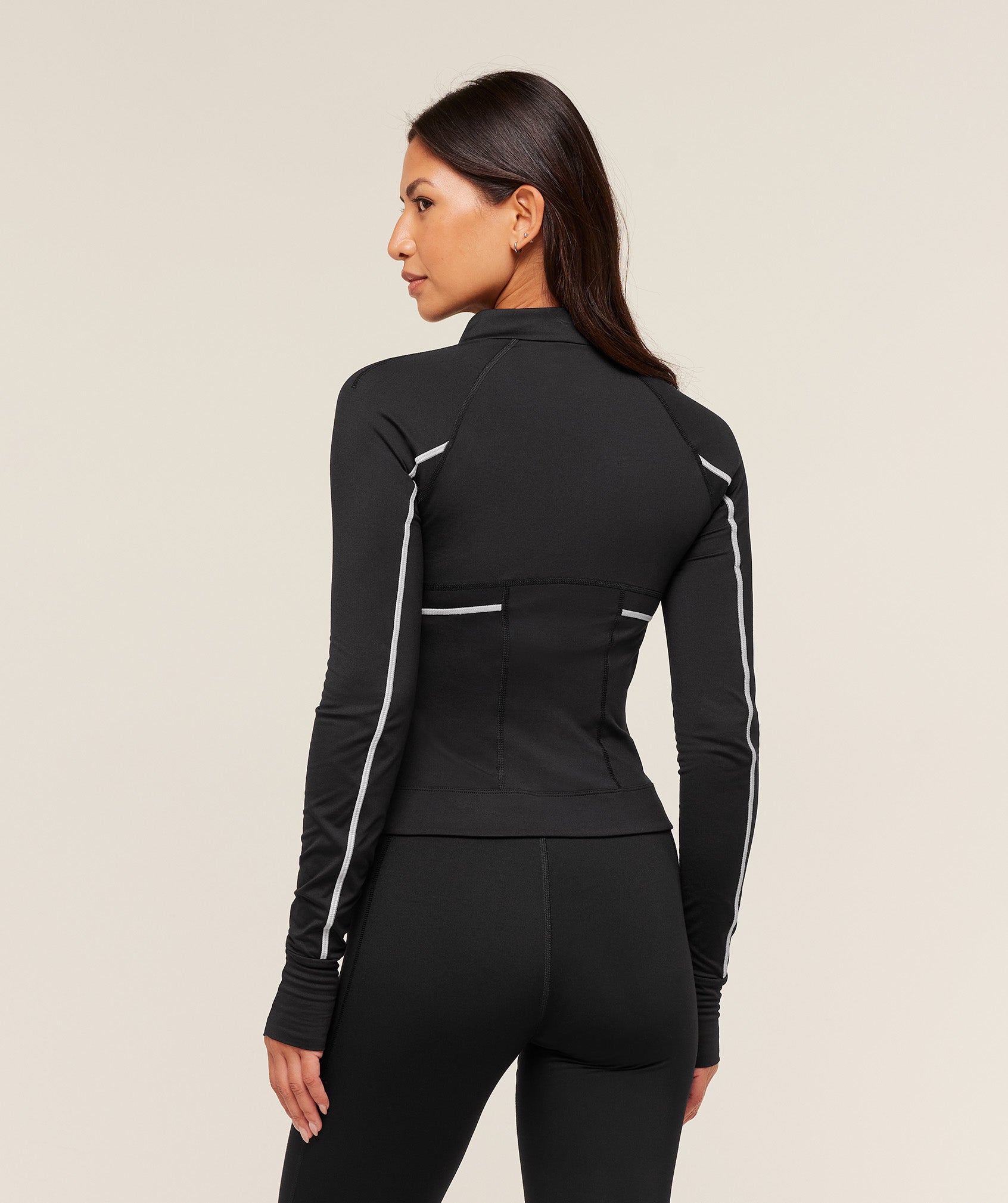 gymshark-running-warmth-zip-up-jacket-jackets-outerwear-black-aw25