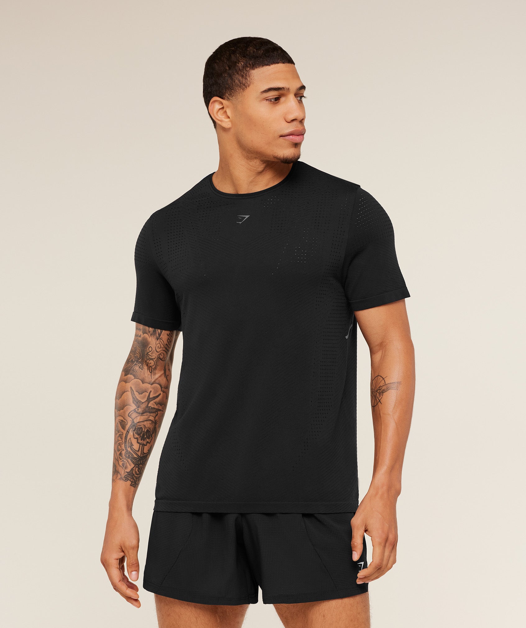gymshark-seamless-running-t-shirt-ss-tops-black-ss26
