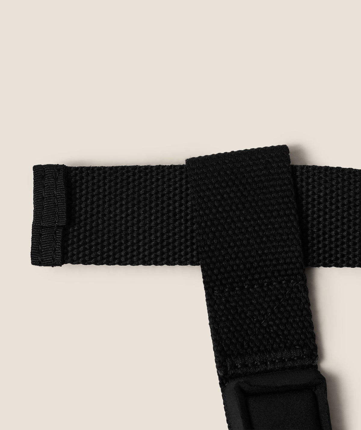 gymshark-lifting-straps-equipment-black-aw25