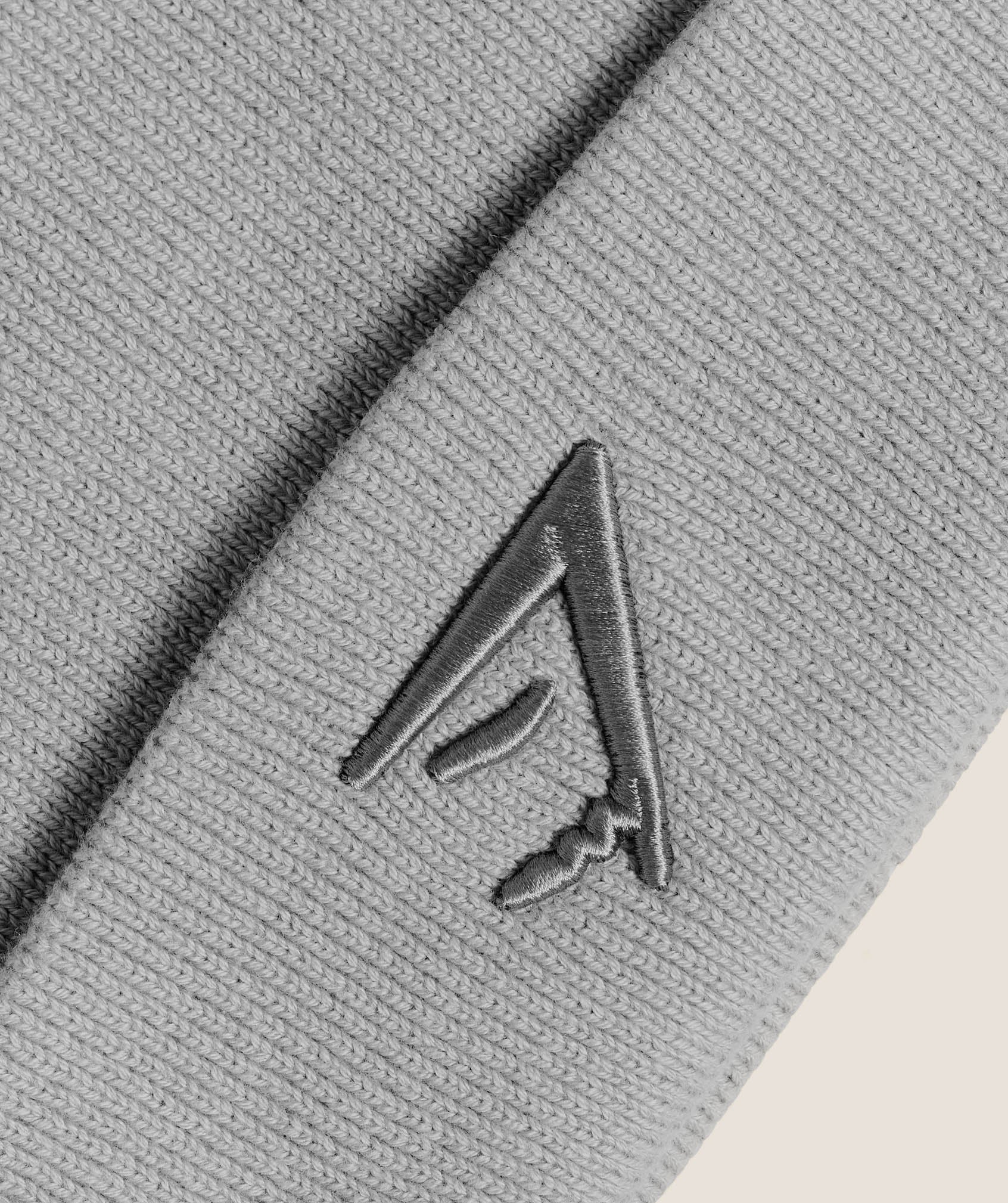 gymshark-sharkhead-beanie-headwear-grey-aw25