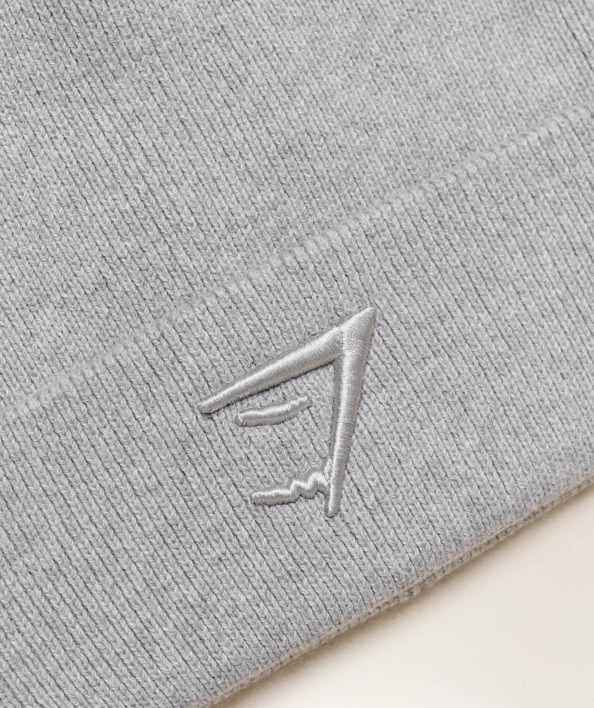 gymshark-sharkhead-beanie-headwear-grey-aw24