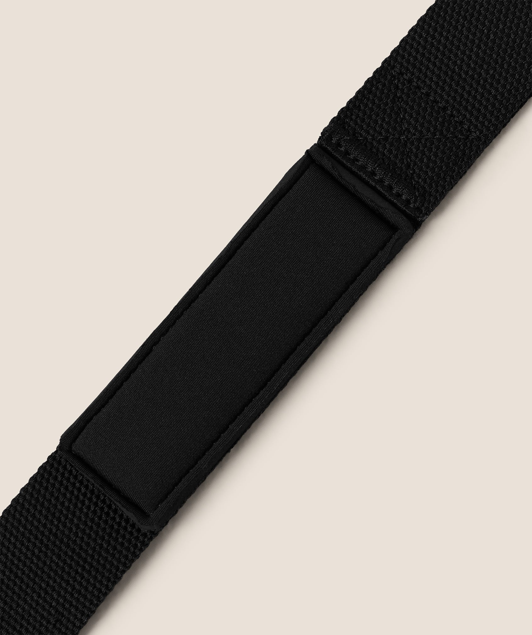 gymshark-silicone-lifting-straps-equipment-black-aw25