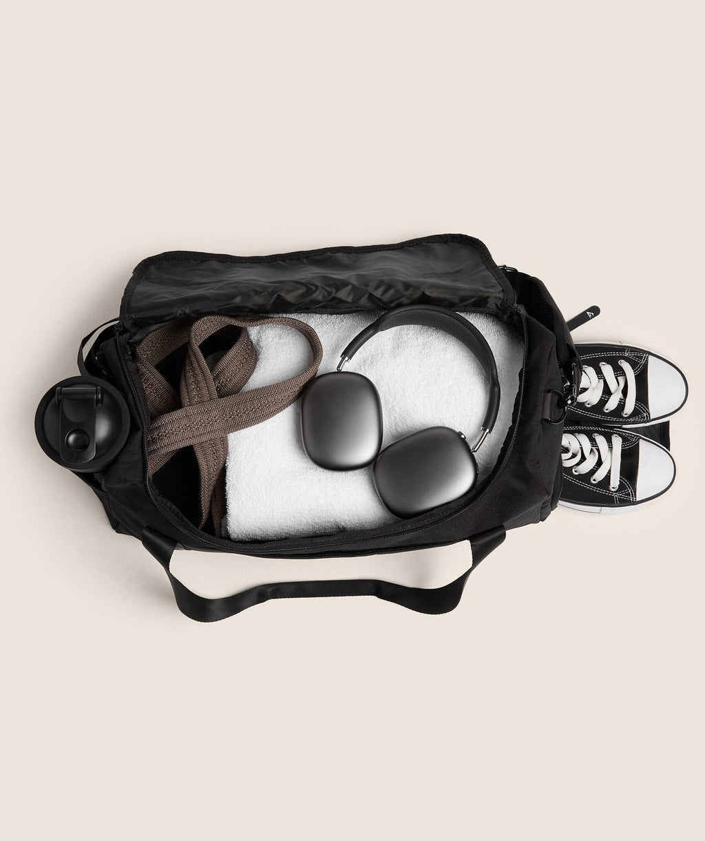 gymshark-small-everyday-holdall-black-ss23
