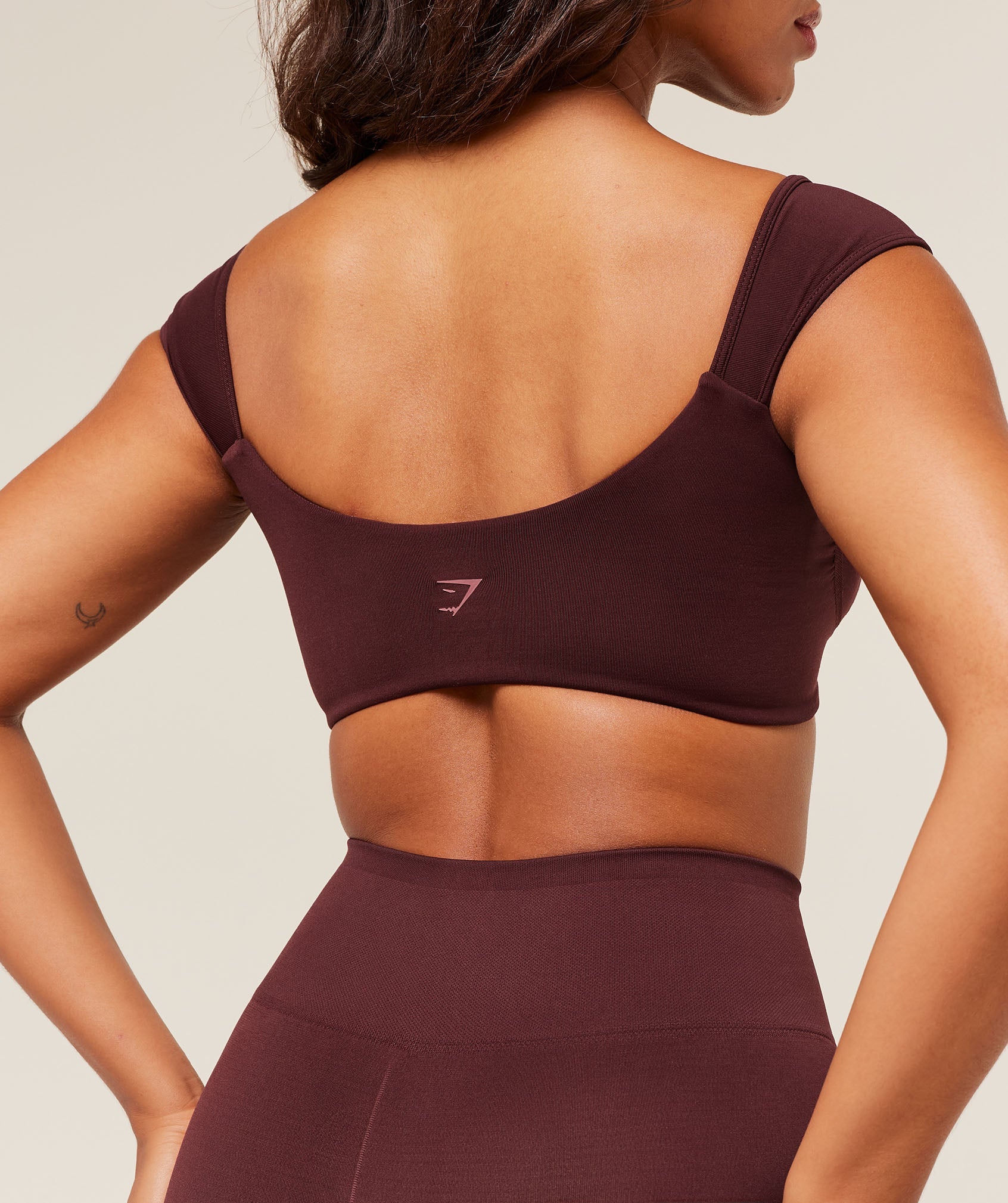 gymshark-soft-sculpt-cap-sleeve-bralette-sports-bras-brown-aw25