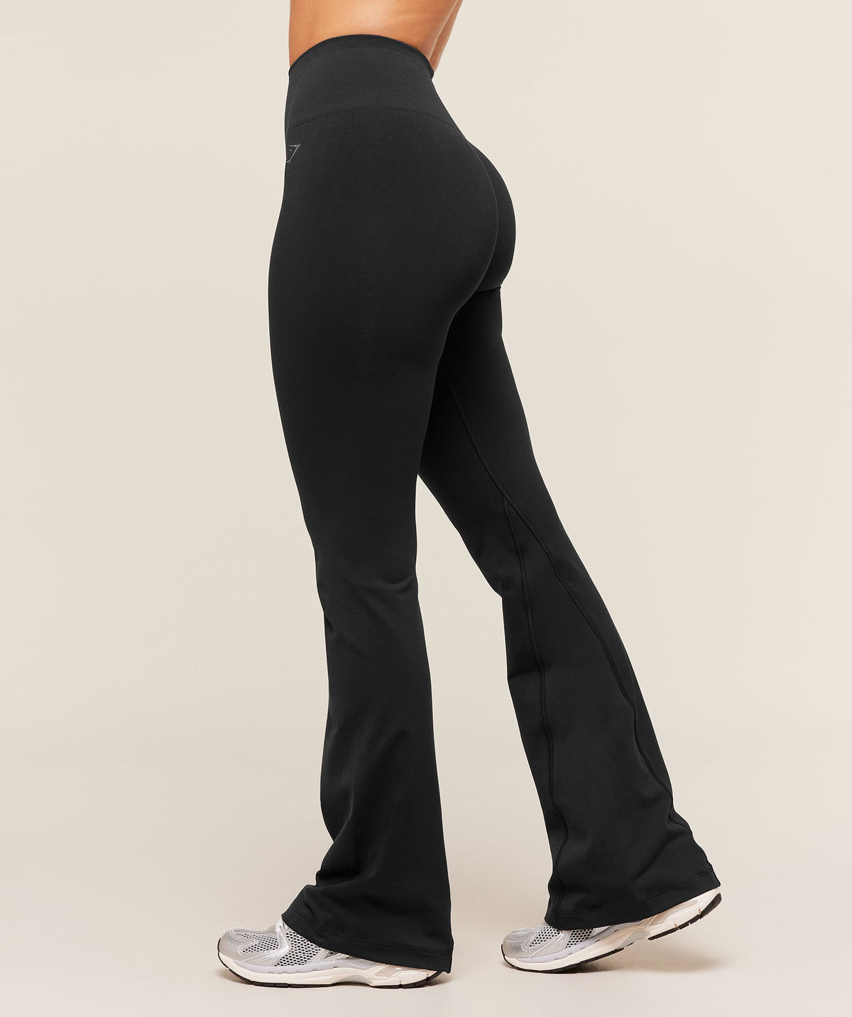 gymshark-soft-sculpt-flared-legging-leggings-black-aw25