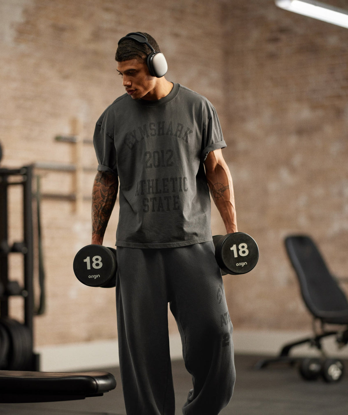 gymshark-collegiate-washed-t-shirt-ss-tops-grey-aw25