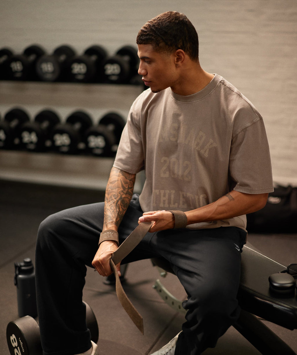 gymshark-collegiate-washed-t-shirt-ss-tops-brown-aw25