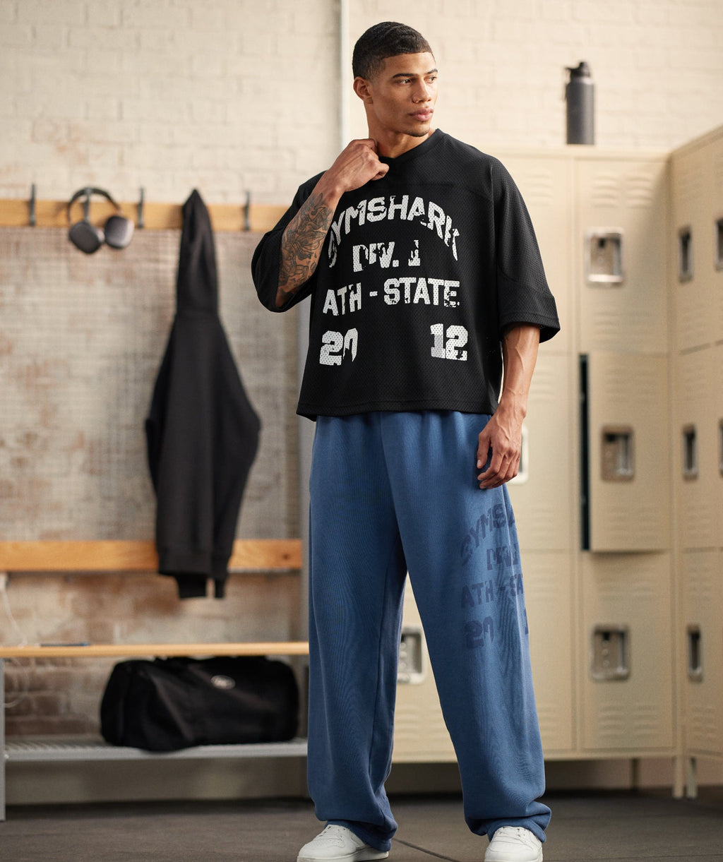 gymshark-graphic-mesh-oversized-t-shirt-ss-tops-black-aw25