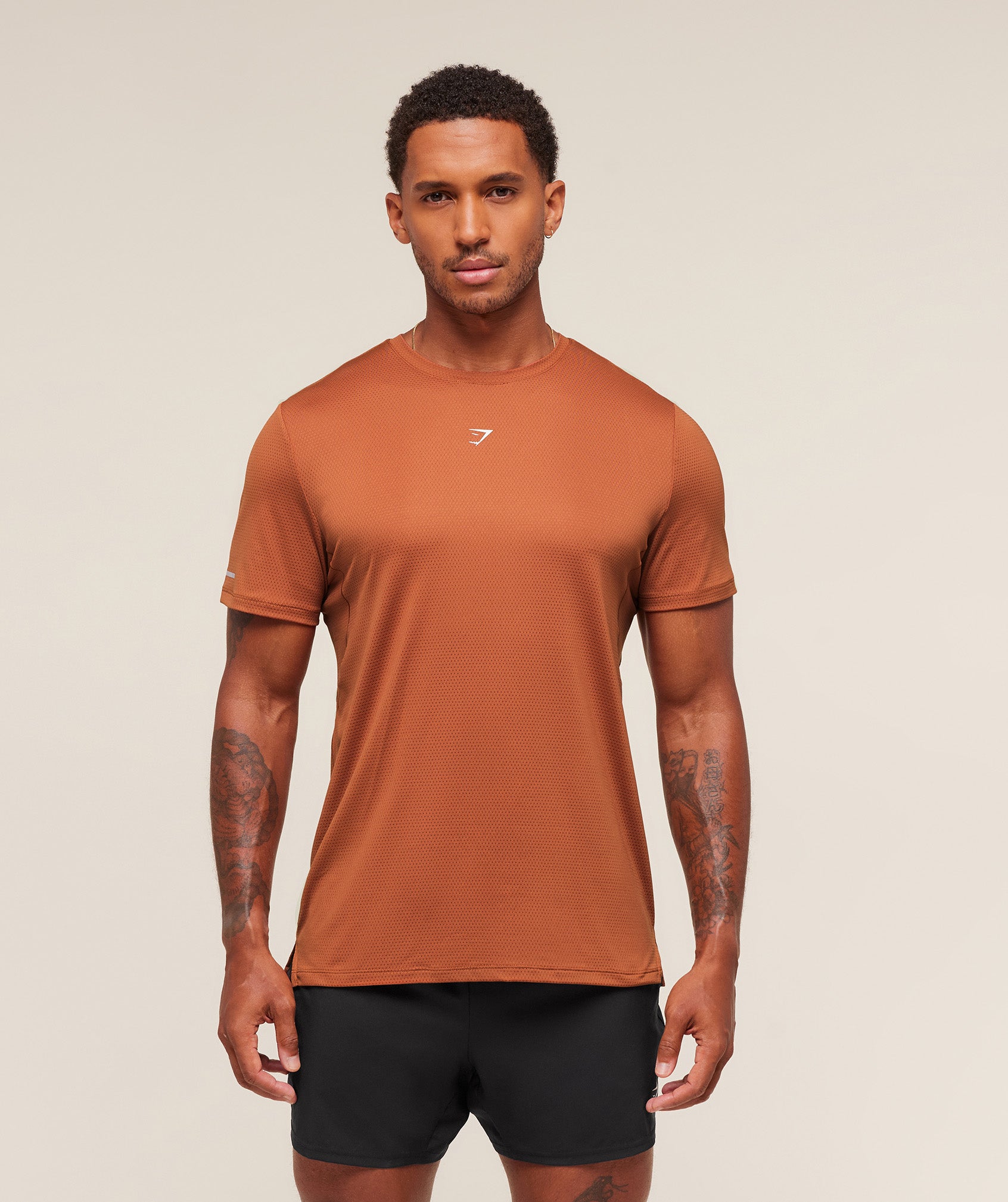 gymshark-running-t-shirt-ss-tops-brown-aw25-1