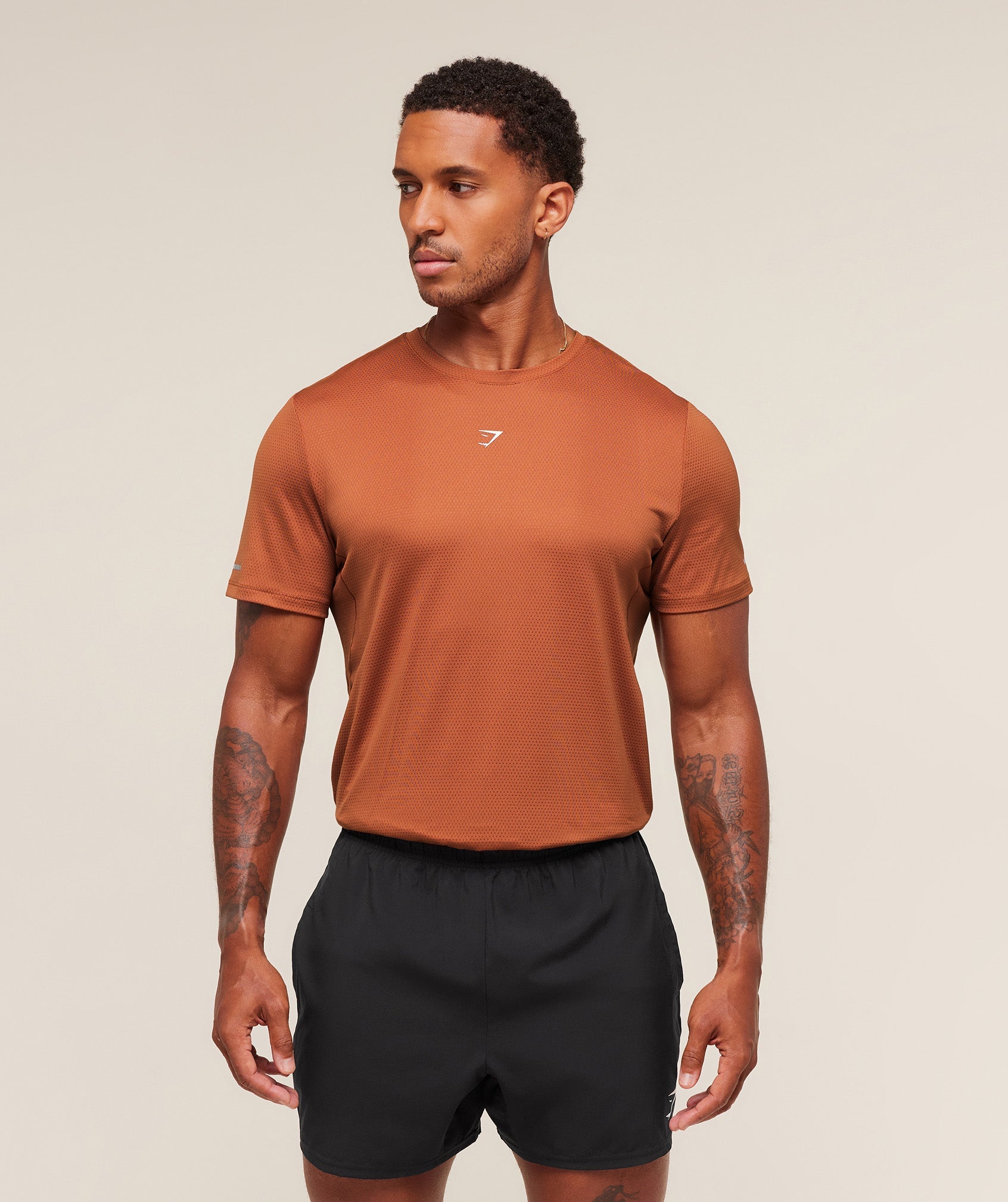 gymshark-running-t-shirt-ss-tops-brown-aw25-1