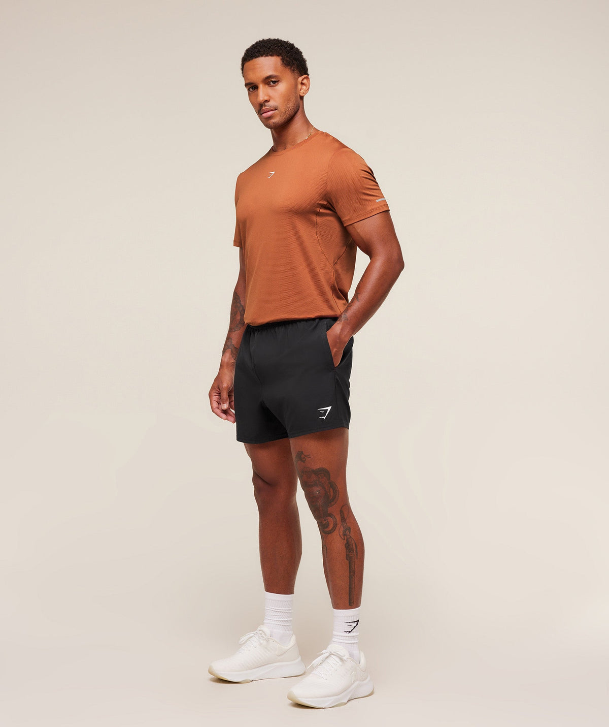 gymshark-running-t-shirt-ss-tops-brown-aw25-1