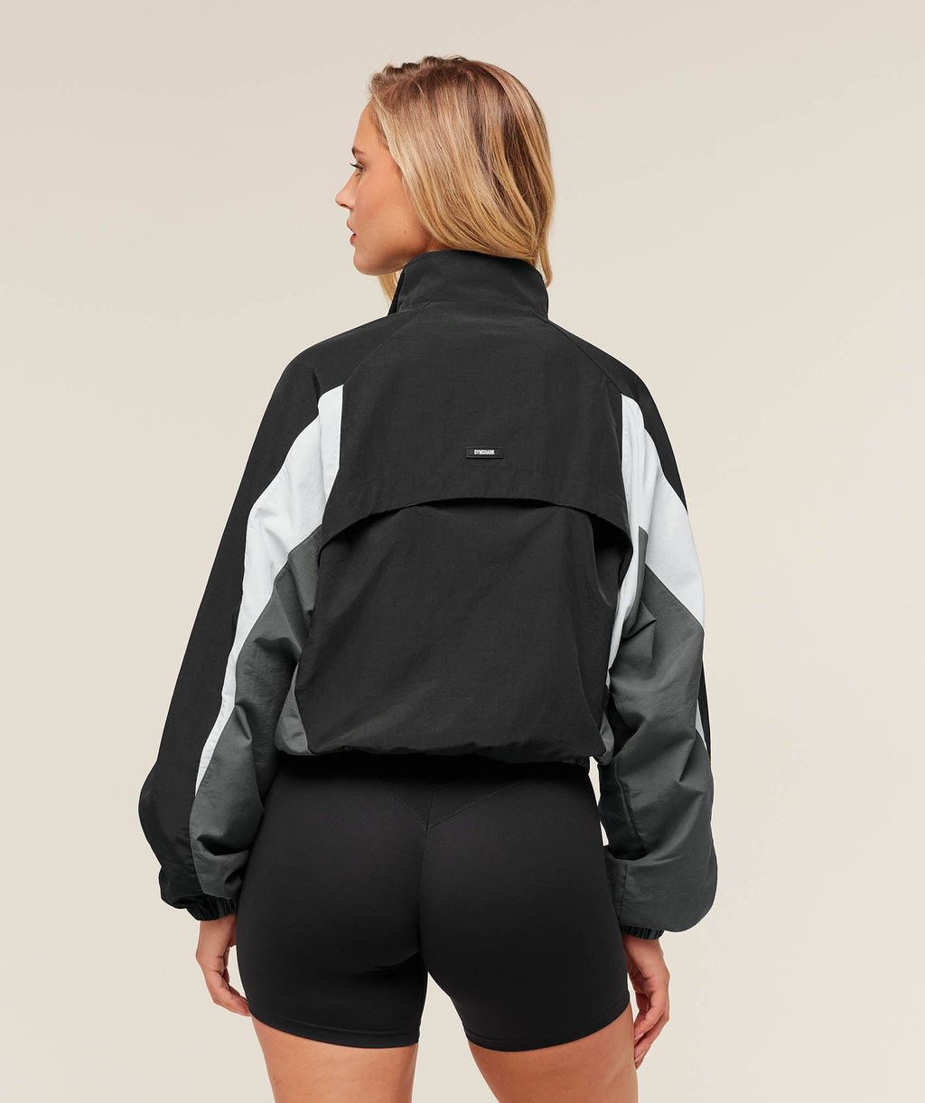 gymshark-contrast-woven-jacket-jackets-outerwear-black-aw25