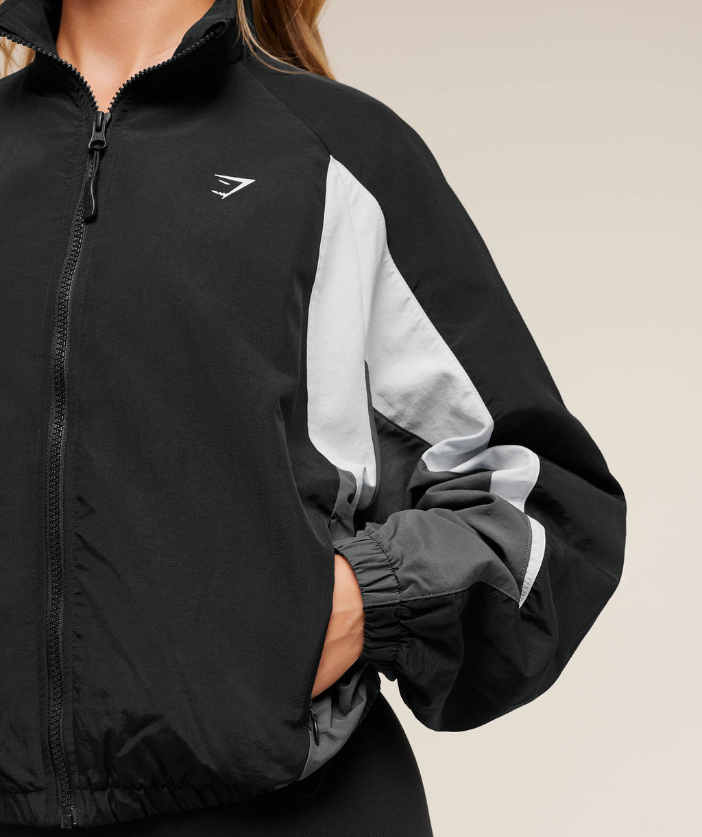 gymshark-contrast-woven-jacket-jackets-outerwear-black-aw25