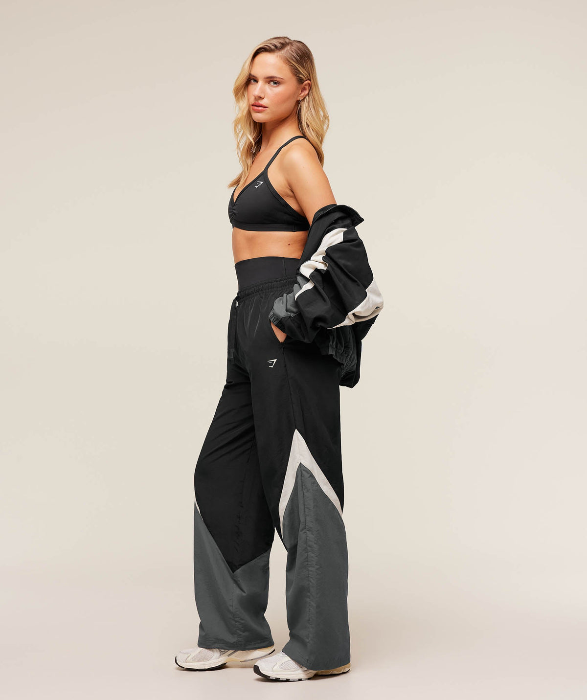 gymshark-contrast-track-pant-pants-black-aw25