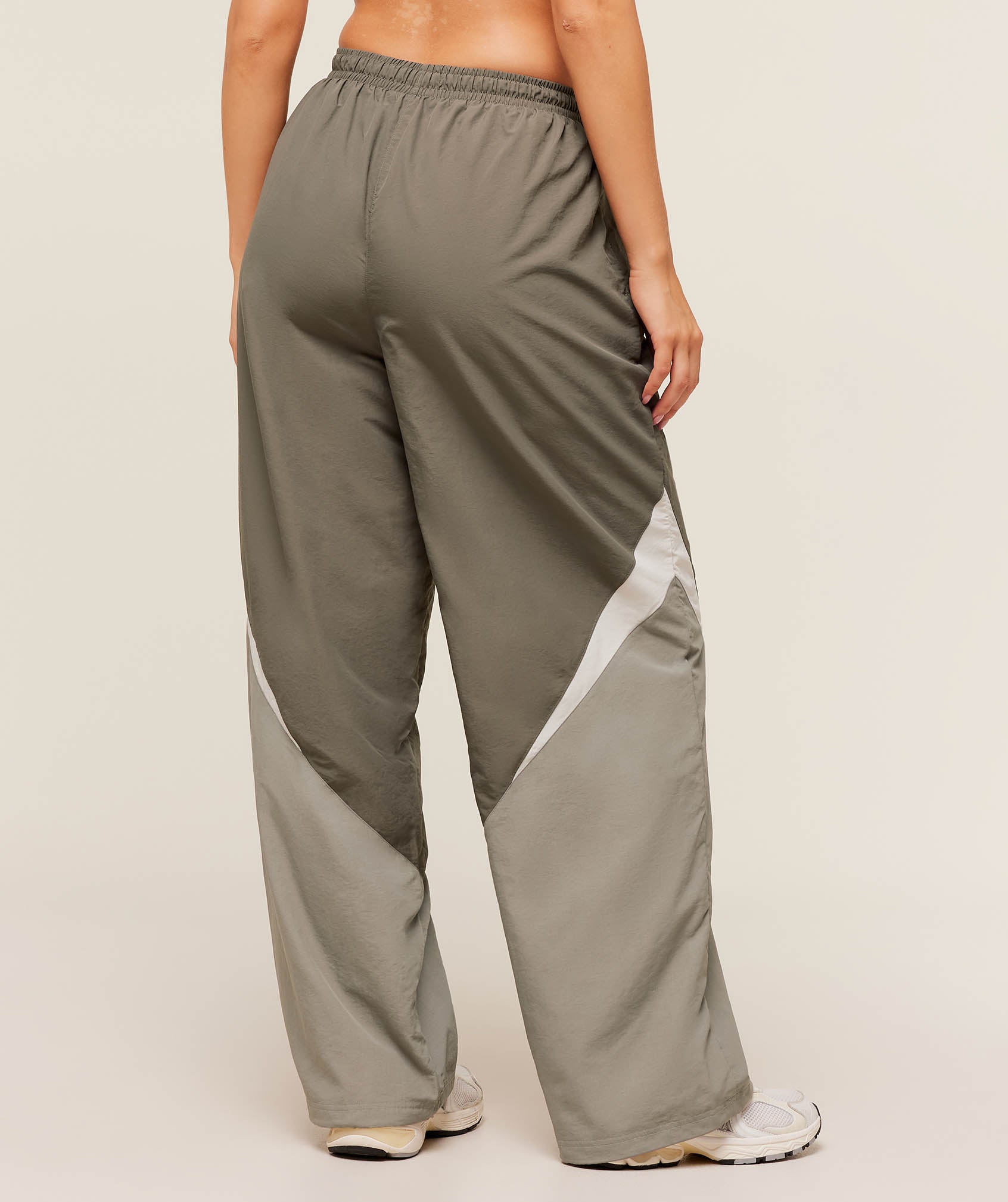 gymshark-contrast-track-pant-pants-brown-aw25-1