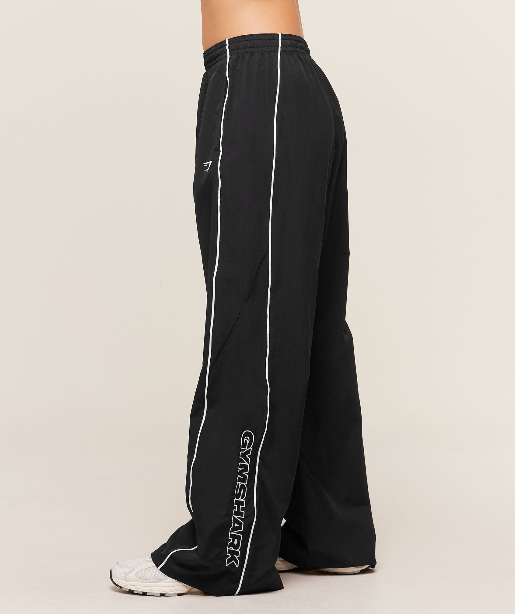 gymshark-wordmark-track-pants-pants-black-aw25