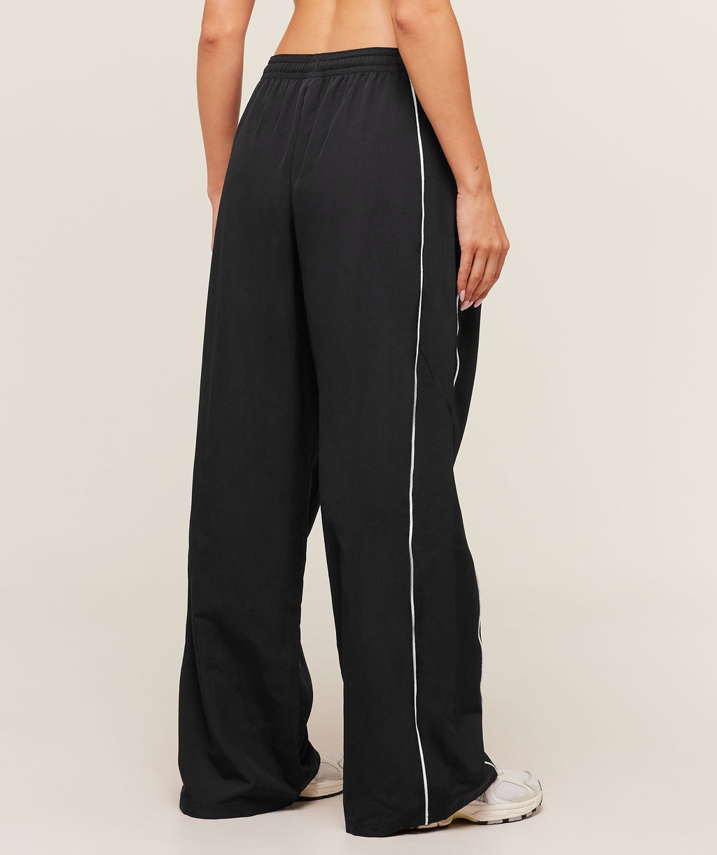 gymshark-wordmark-track-pants-pants-black-aw25