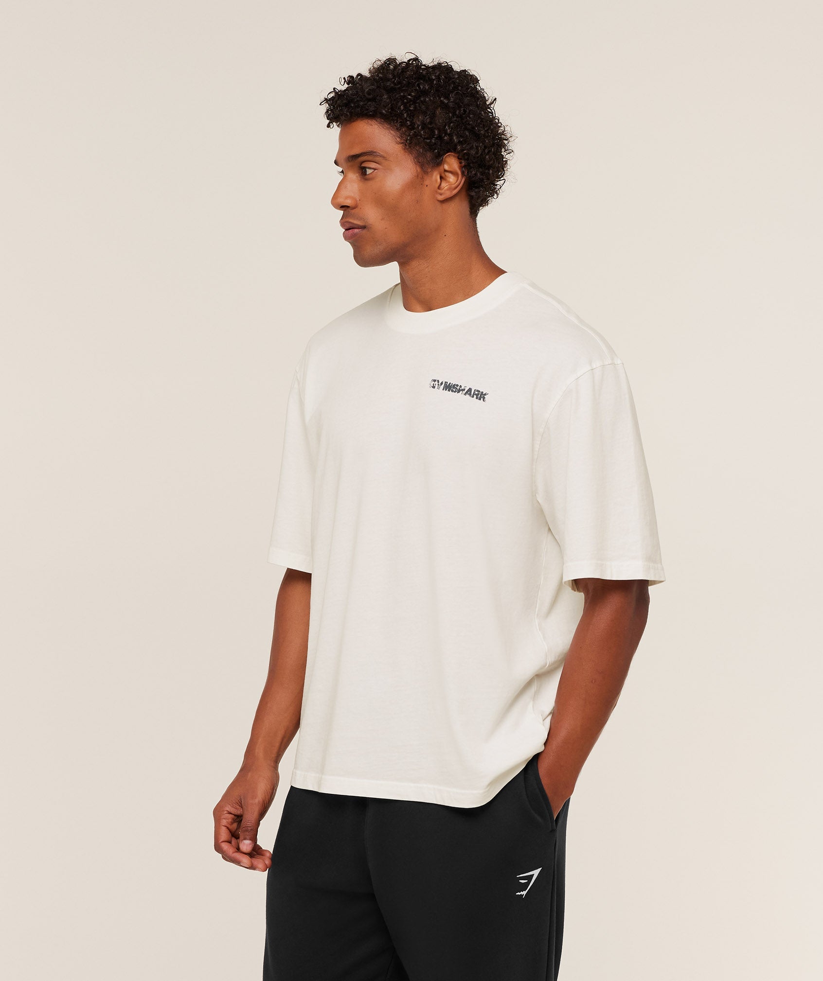 gymshark-forever-striving-t-shirt-ss-tops-white-aw25