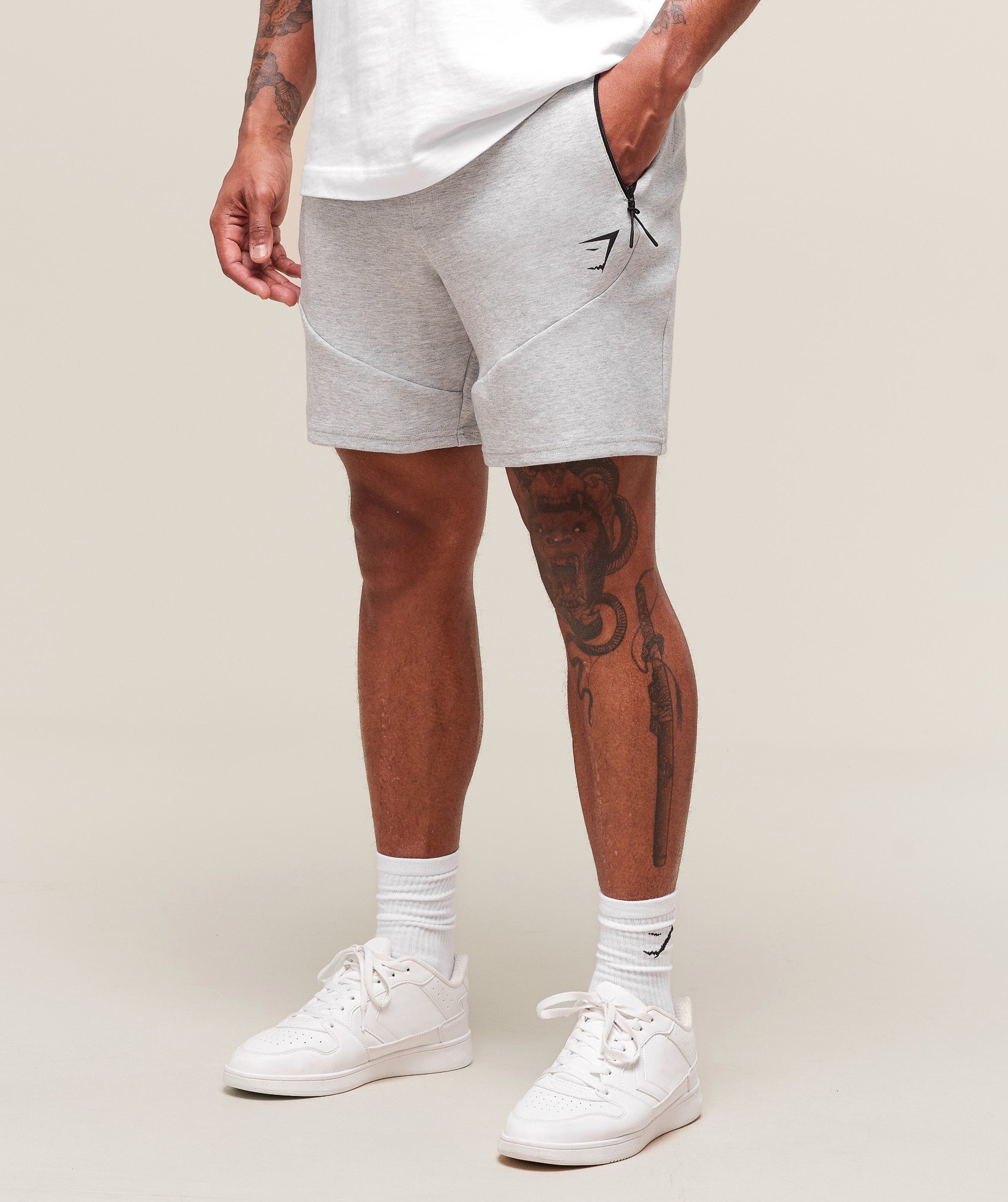 gymshark-interlock-tech-6-shorts-shorts-grey-ss25-1