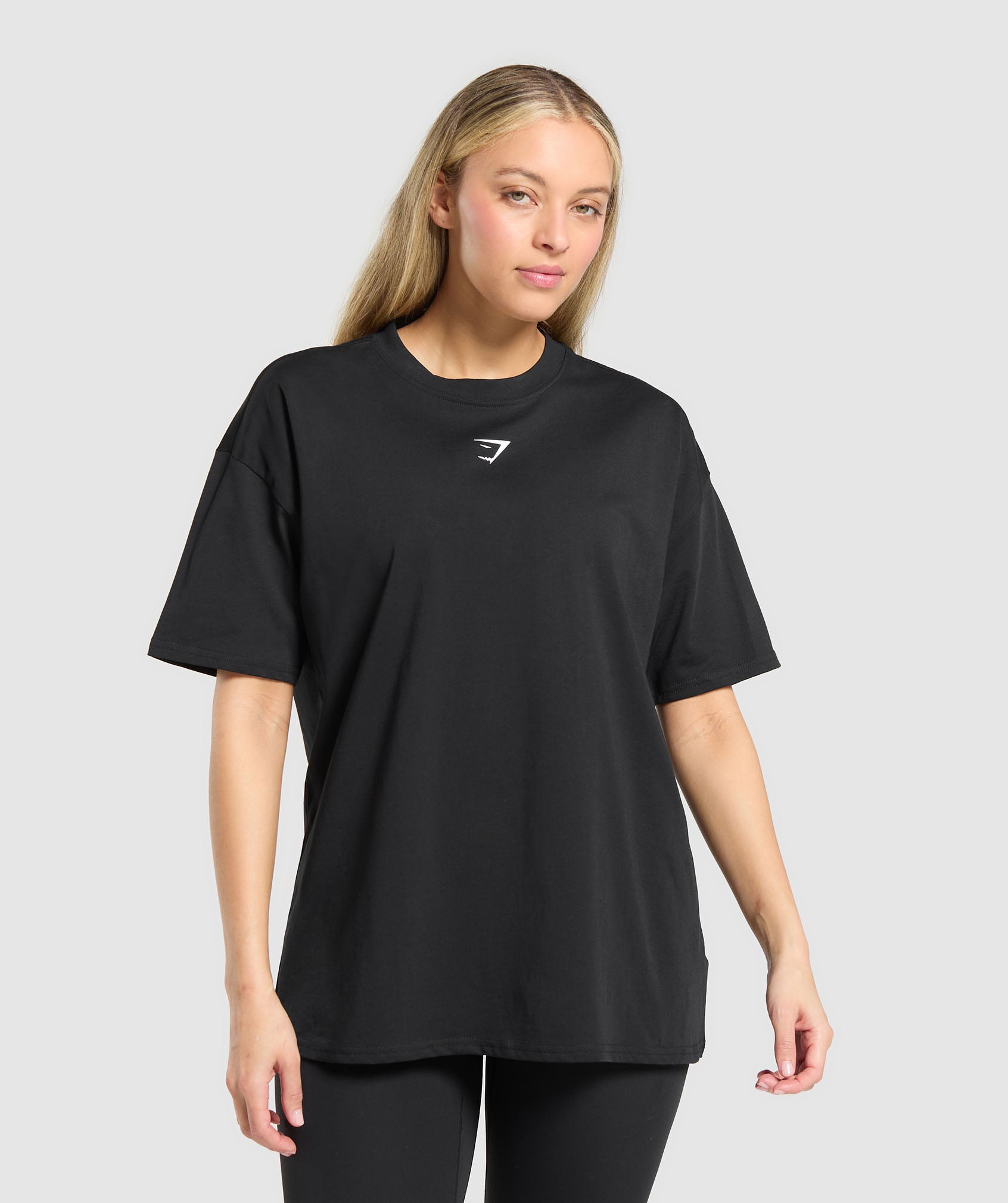gymshark-trace-graphic-oversized-t-shirt-ss-tops-black-ss25