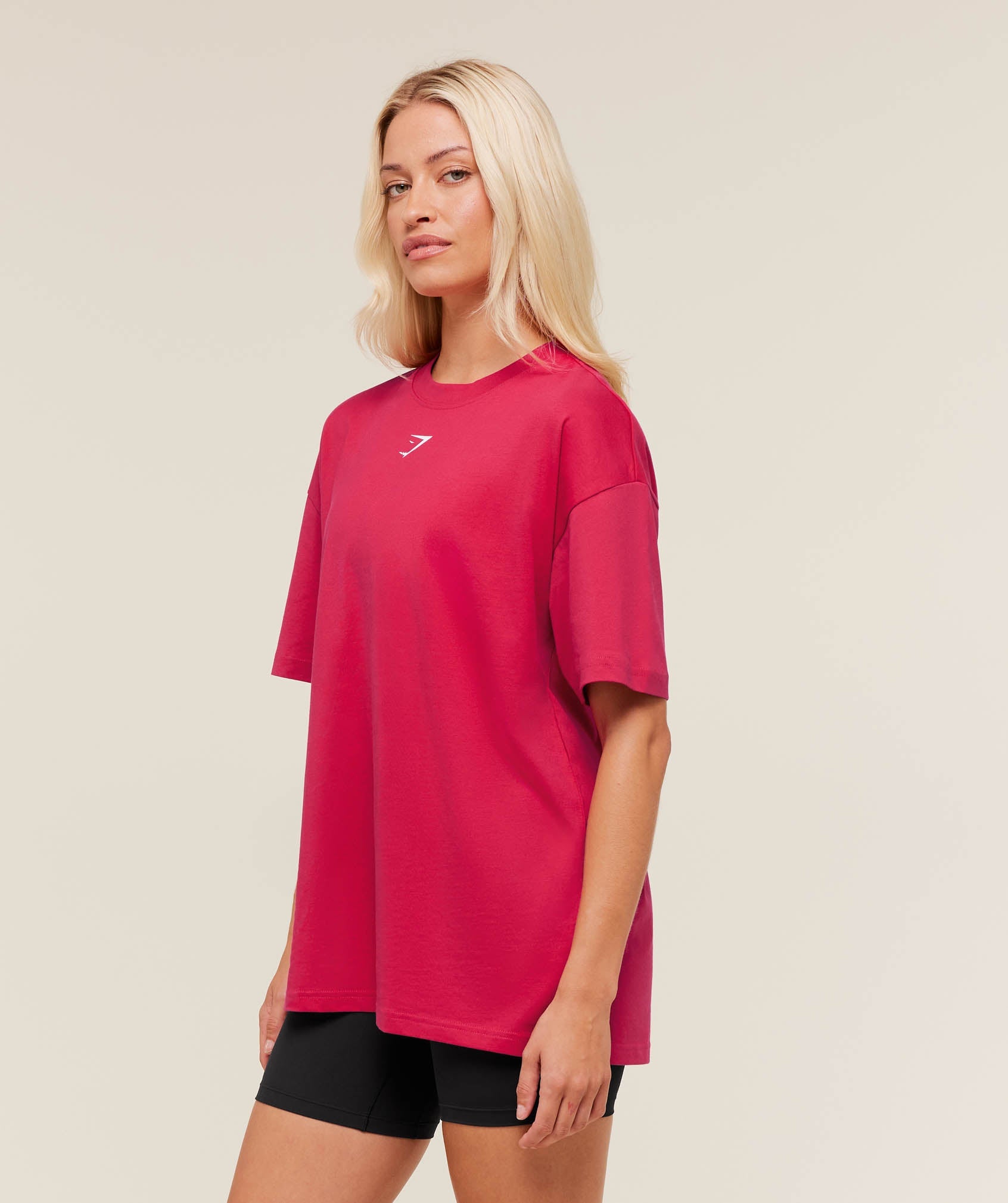 gymshark-trace-graphic-oversized-t-shirt-ss-tops-pink-aw25